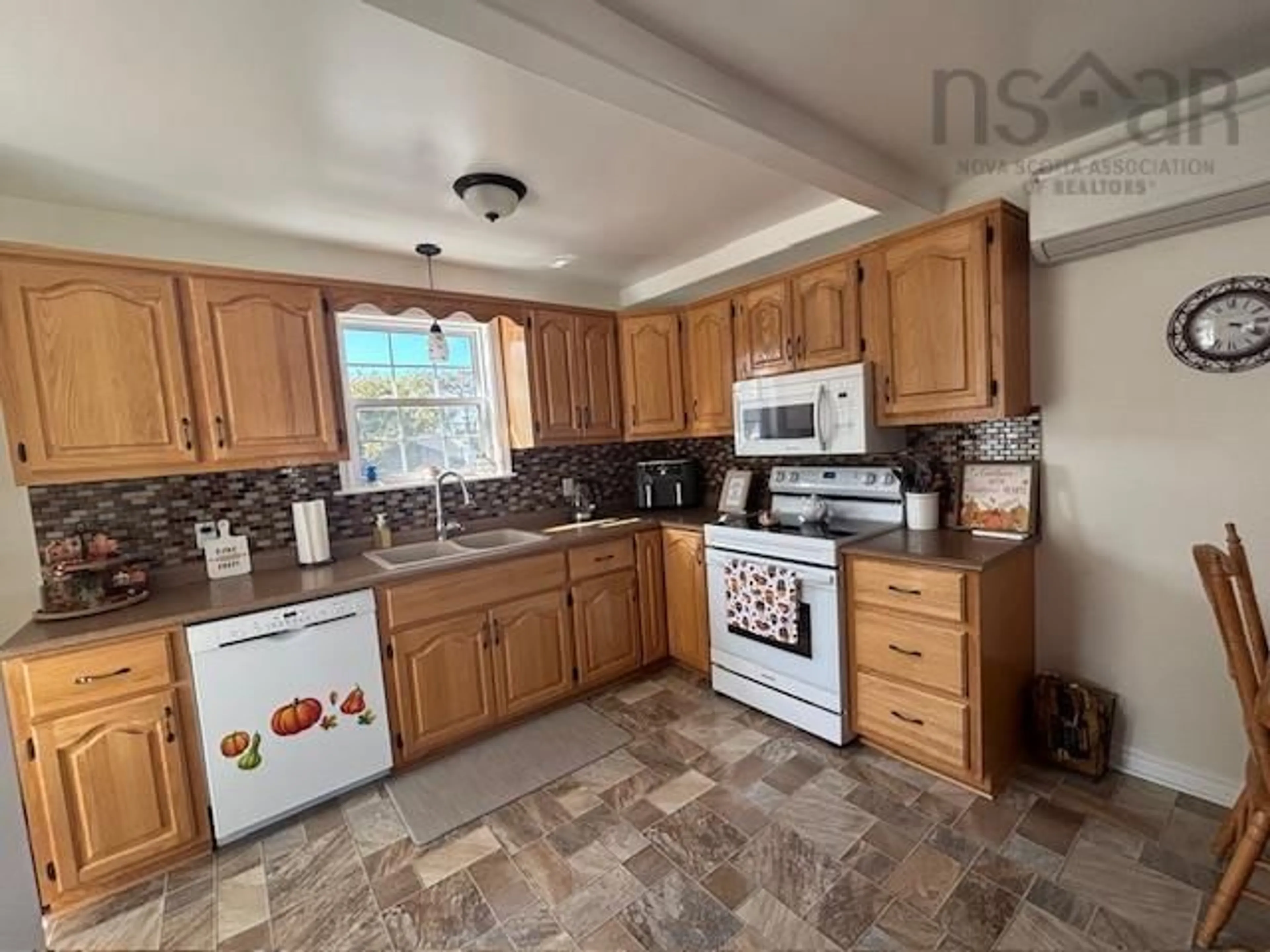 Unknown for 613 Acadia St, New Waterford Nova Scotia B1H 4A8