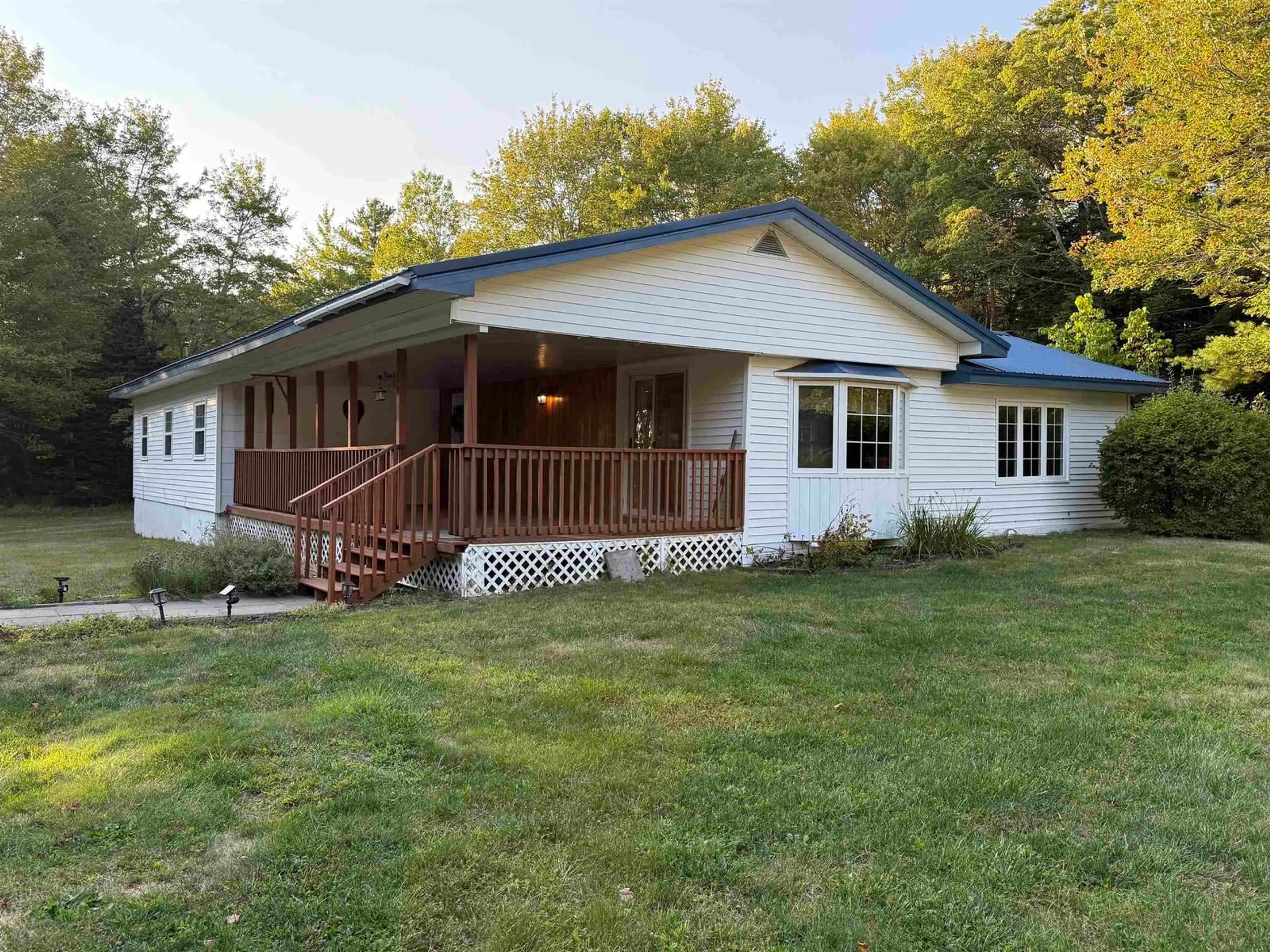 A pic from outside/outdoor area/front of a property/back of a property/a pic from drone, unknown for 101 Annapolis Rd, Shelburne Nova Scotia B0T 1W0