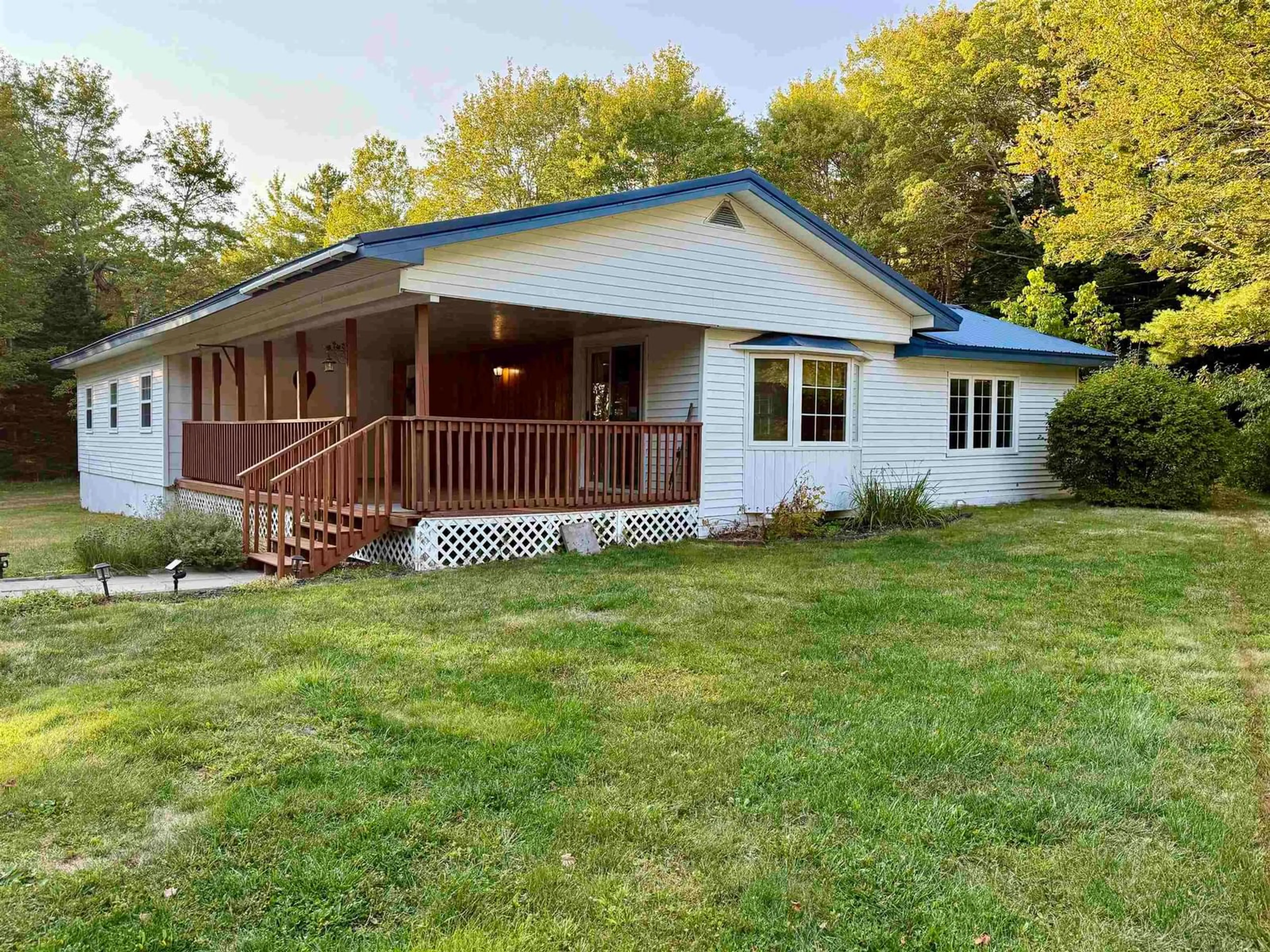 A pic from outside/outdoor area/front of a property/back of a property/a pic from drone, unknown for 101 Annapolis Rd, Shelburne Nova Scotia B0T 1W0
