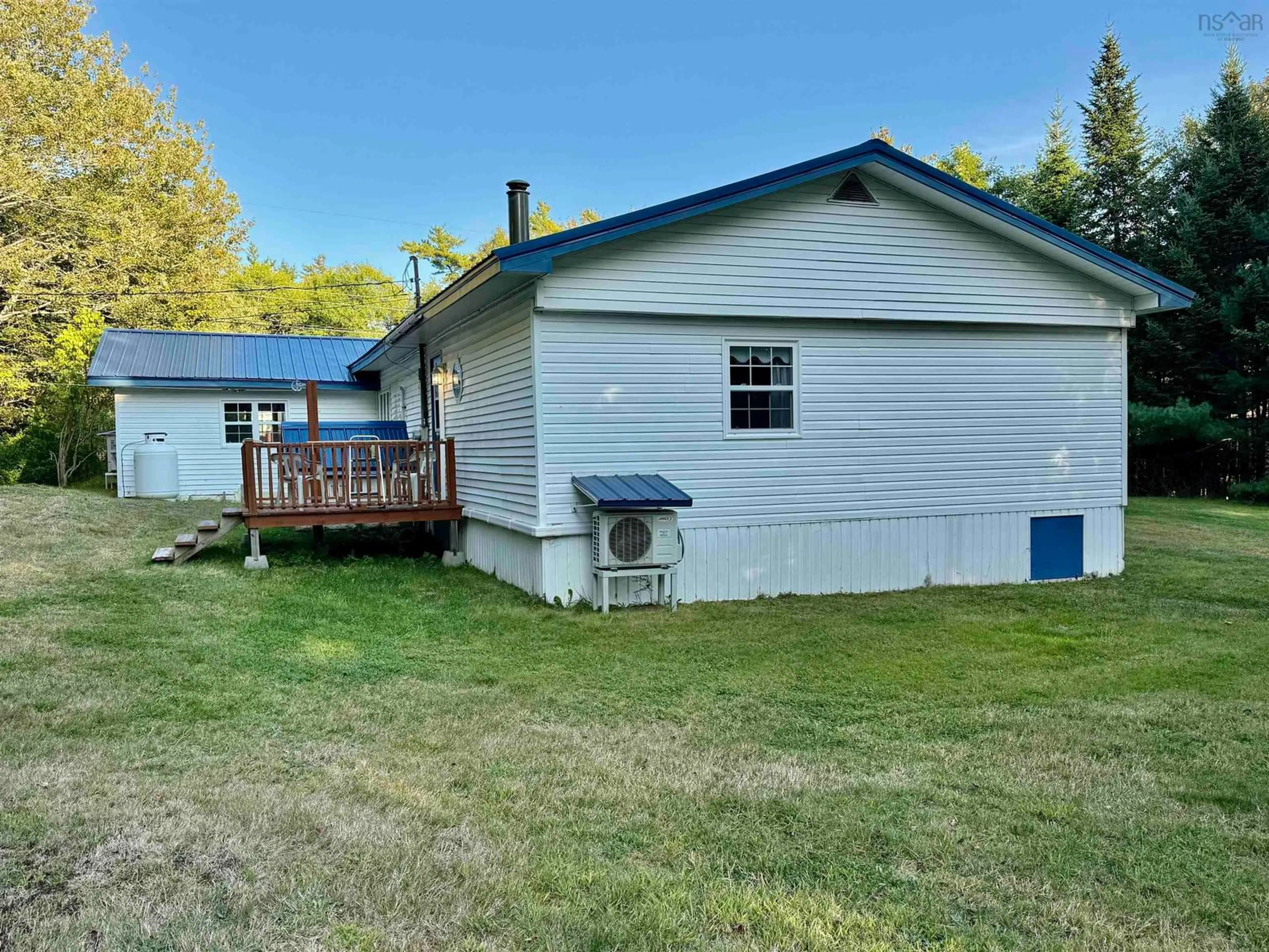 A pic from outside/outdoor area/front of a property/back of a property/a pic from drone, unknown for 101 Annapolis Rd, Shelburne Nova Scotia B0T 1W0
