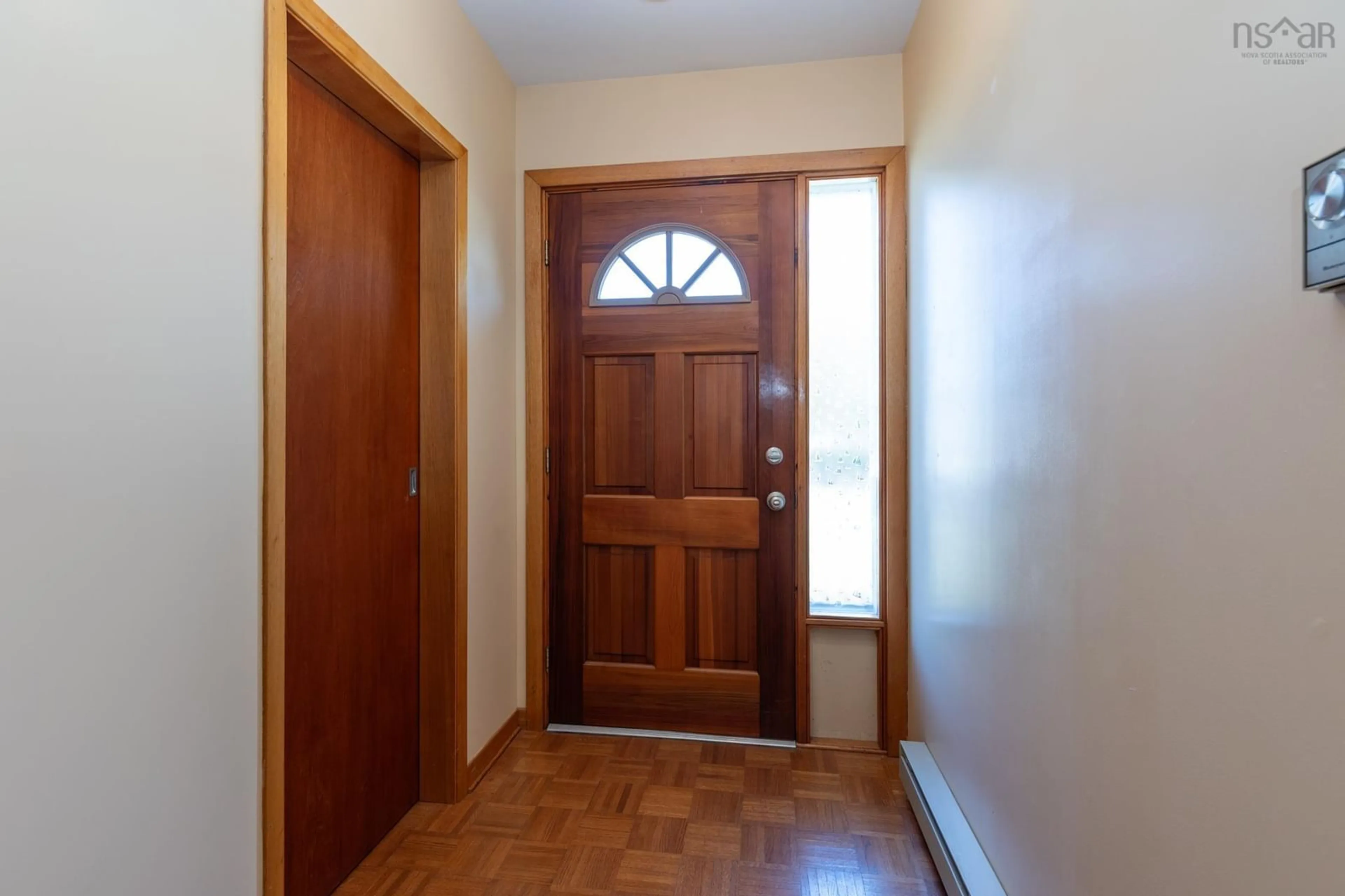 Indoor entryway for 11 Hood Cres, Yarmouth Nova Scotia B5A 4H6