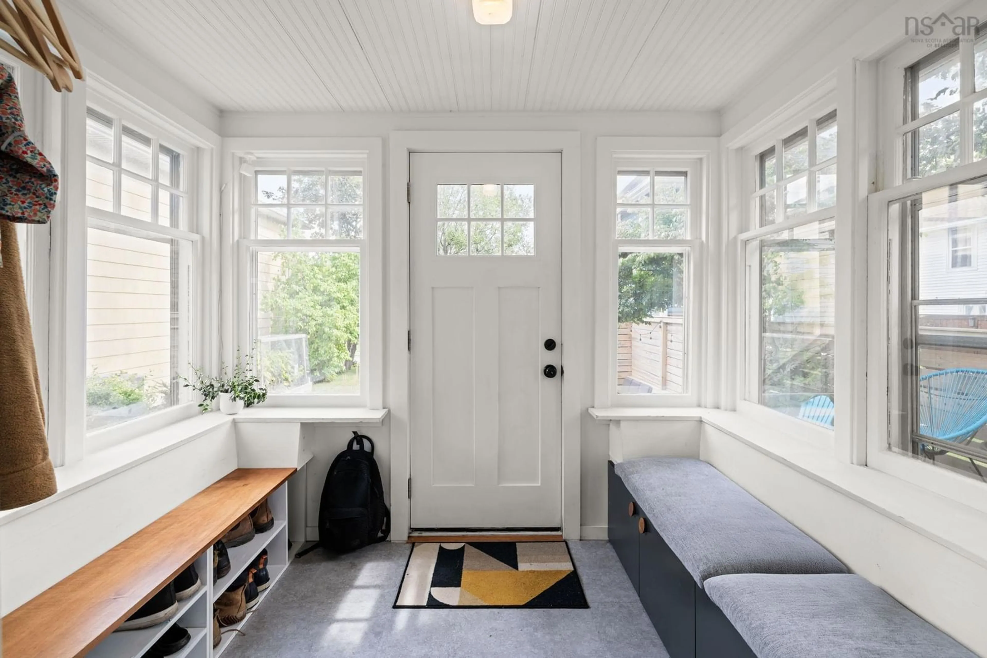Indoor entryway for 5873 Columbus St, Halifax Nova Scotia B3K 2H3