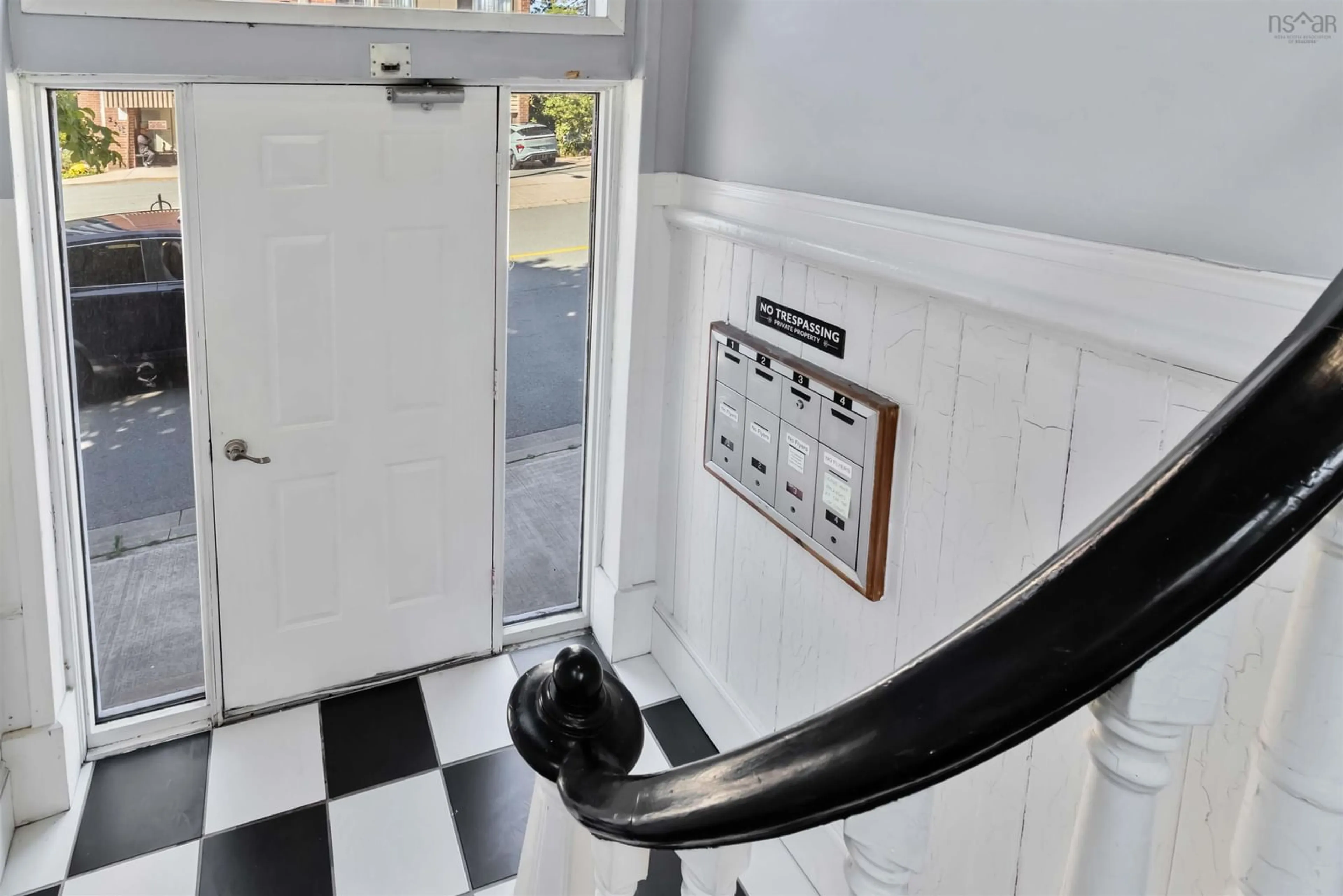 Indoor entryway for 1187 Queen St #Unit 2, Halifax Peninsula Nova Scotia B3H 2S4