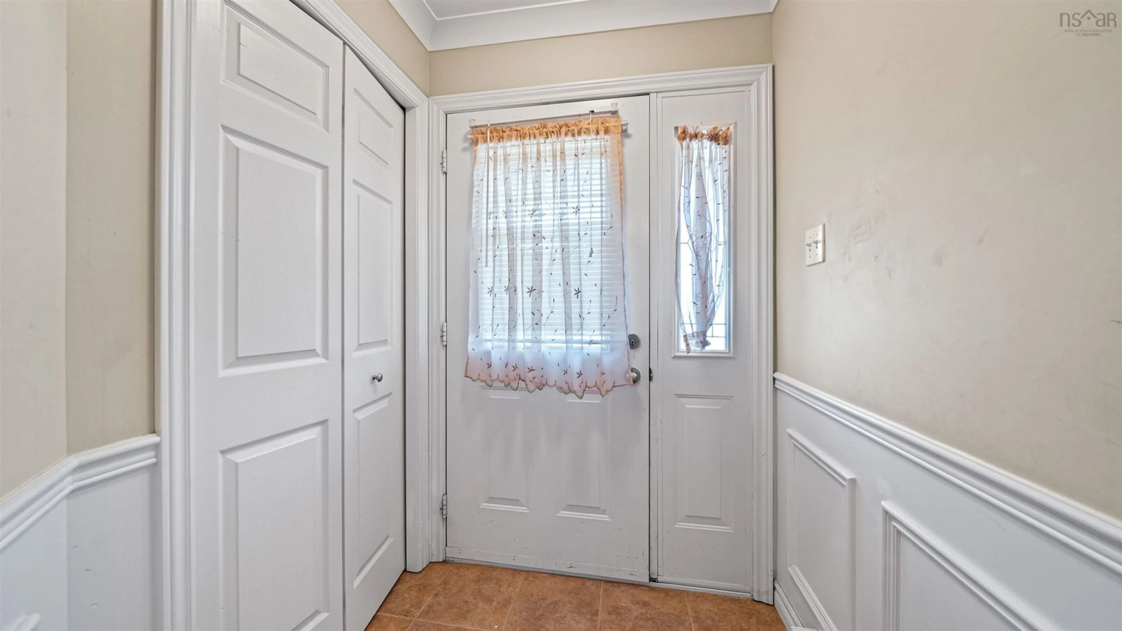 Indoor entryway for 227 Green Village Lane, Dartmouth Nova Scotia B2Y 4V5