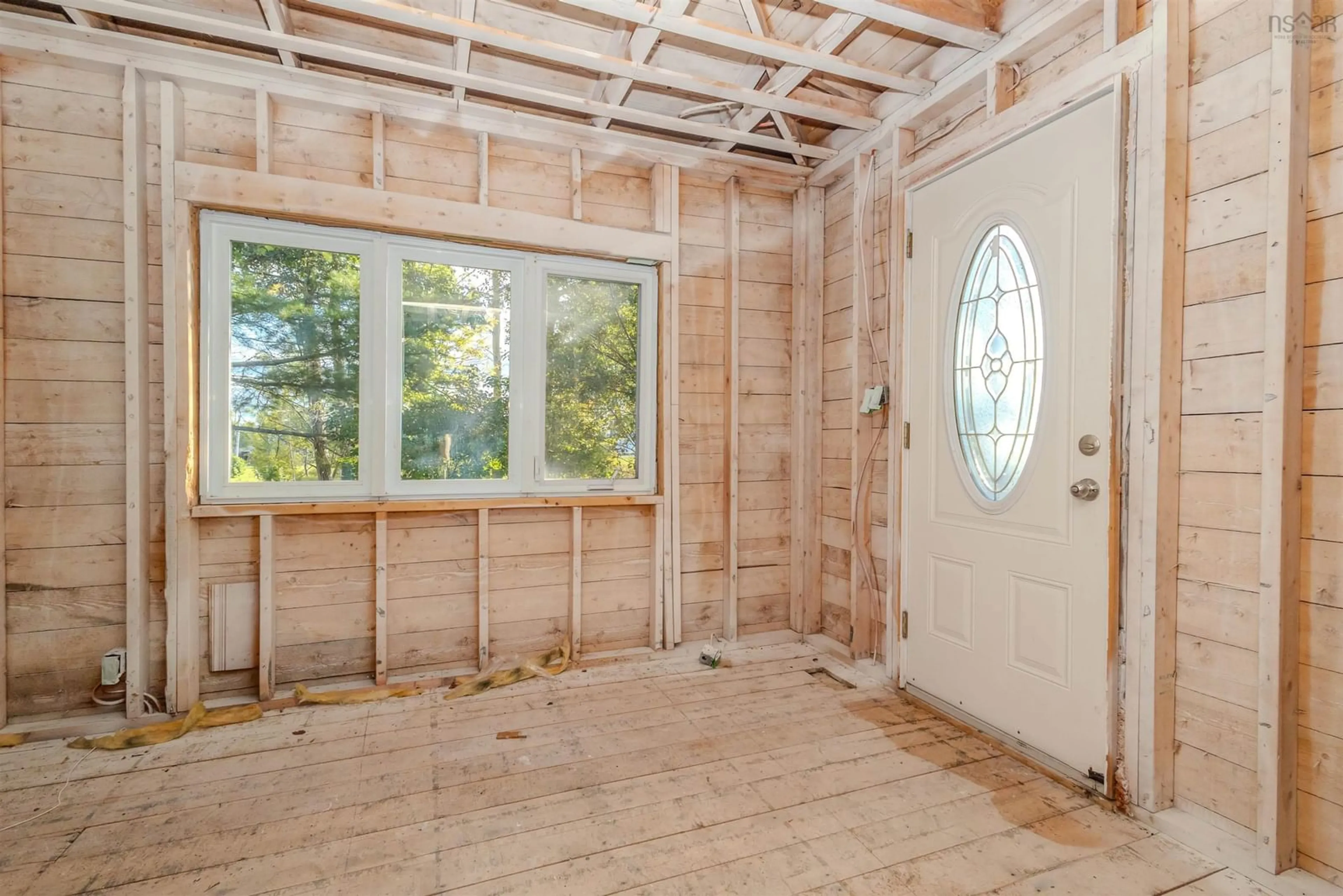 Indoor entryway for 2193 Sydney Rd, Reserve Mines Nova Scotia B1E 1J9