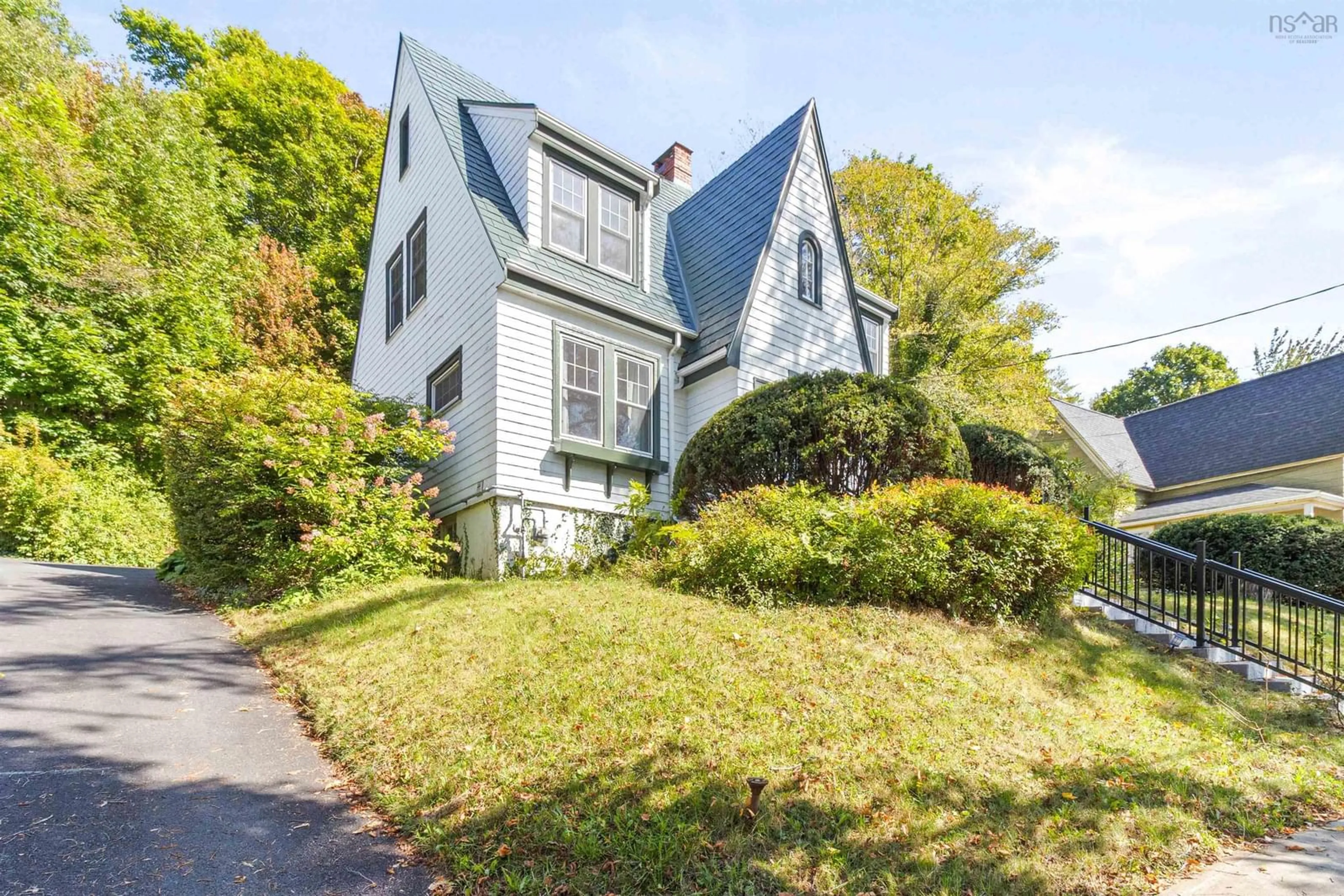 A pic from outside/outdoor area/front of a property/back of a property/a pic from drone, street for 137 Pleasant St, Dartmouth Nova Scotia B2Y 3P8