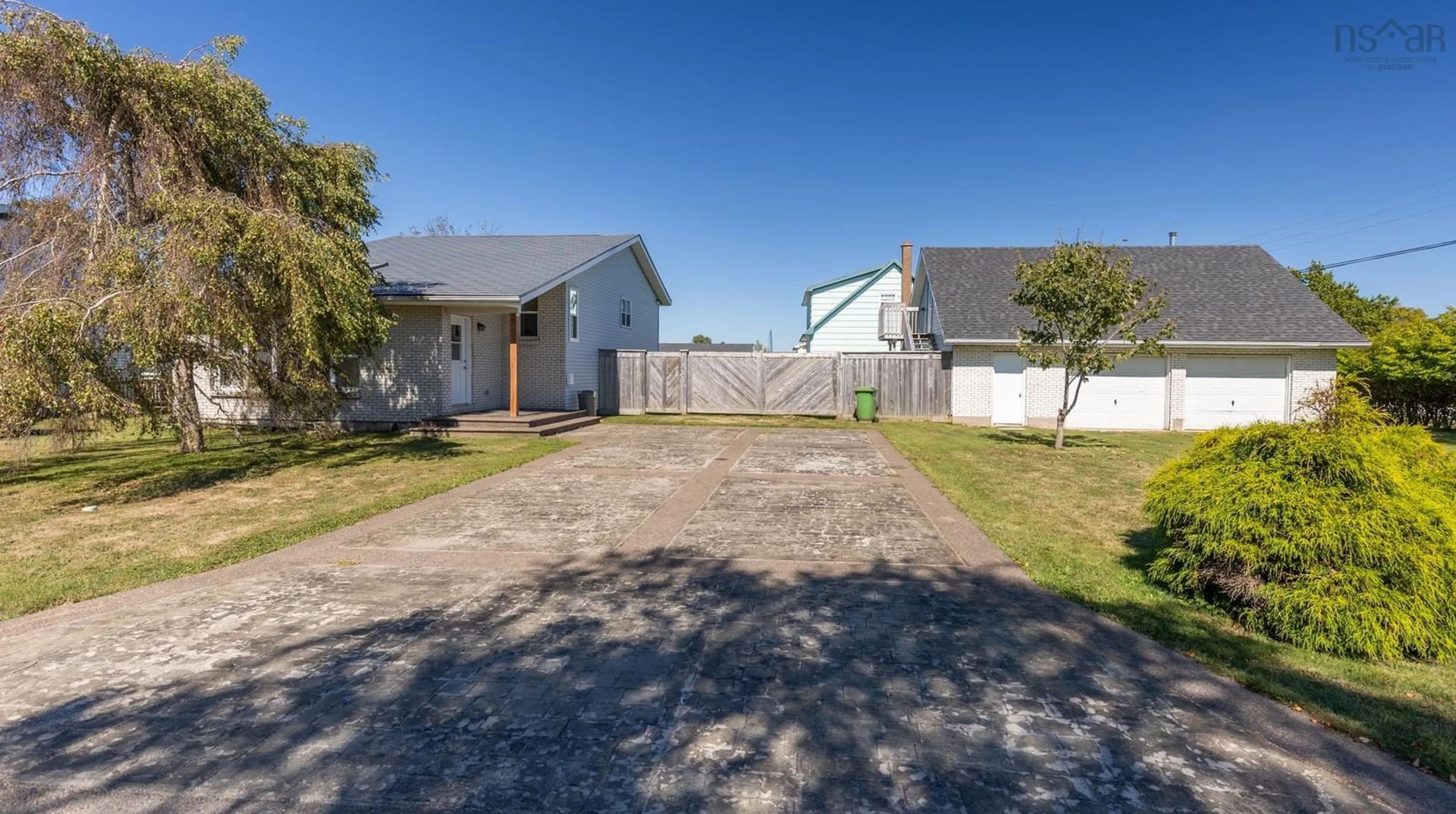 A pic from outside/outdoor area/front of a property/back of a property/a pic from drone, street for 38 Beacon St, Yarmouth Nova Scotia B5A 2W4