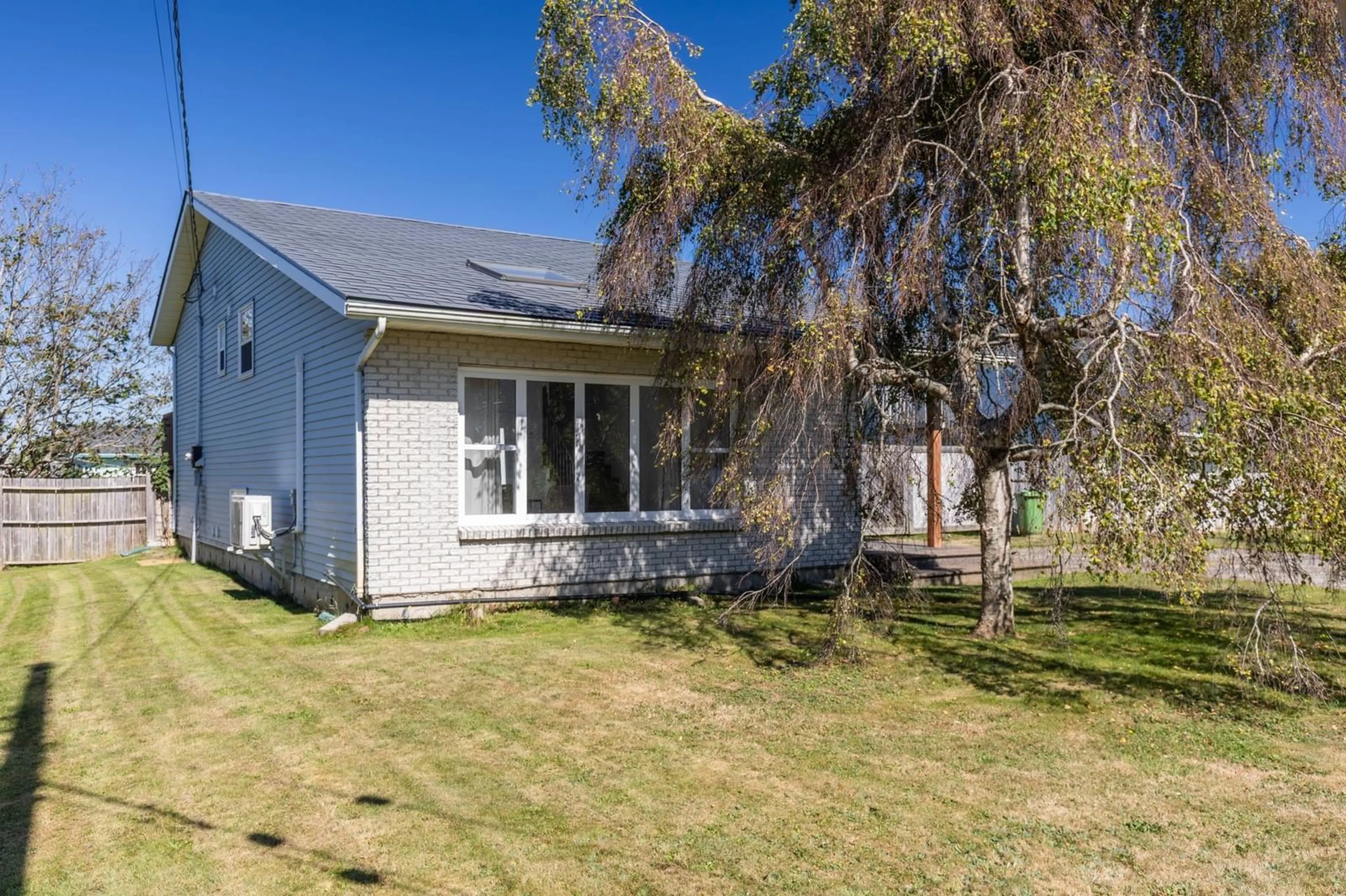 A pic from outside/outdoor area/front of a property/back of a property/a pic from drone, street for 38 Beacon St, Yarmouth Nova Scotia B5A 2W4