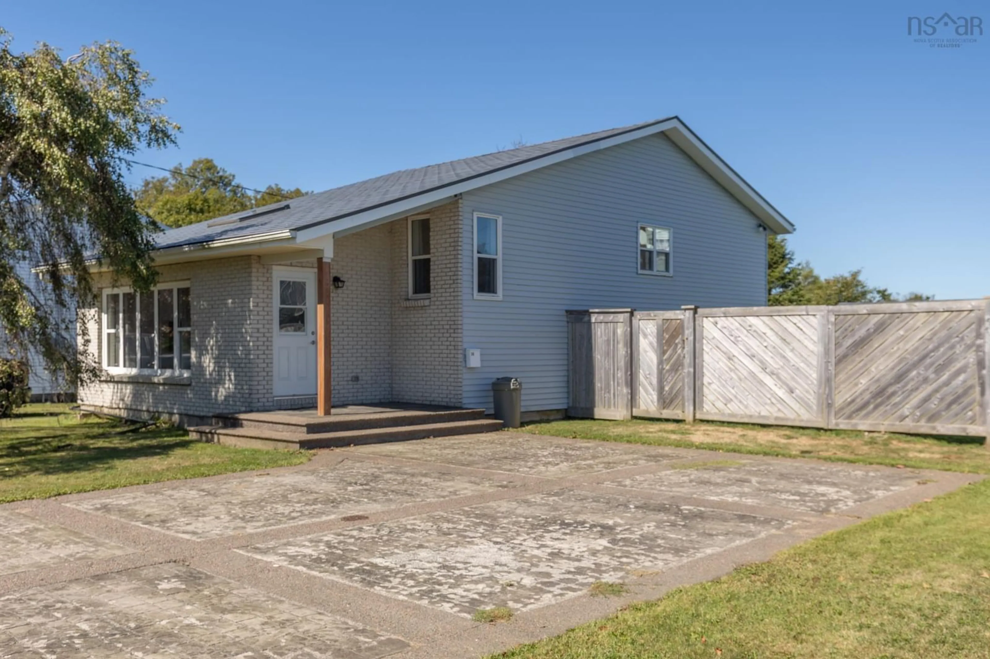 A pic from outside/outdoor area/front of a property/back of a property/a pic from drone, street for 38 Beacon St, Yarmouth Nova Scotia B5A 2W4