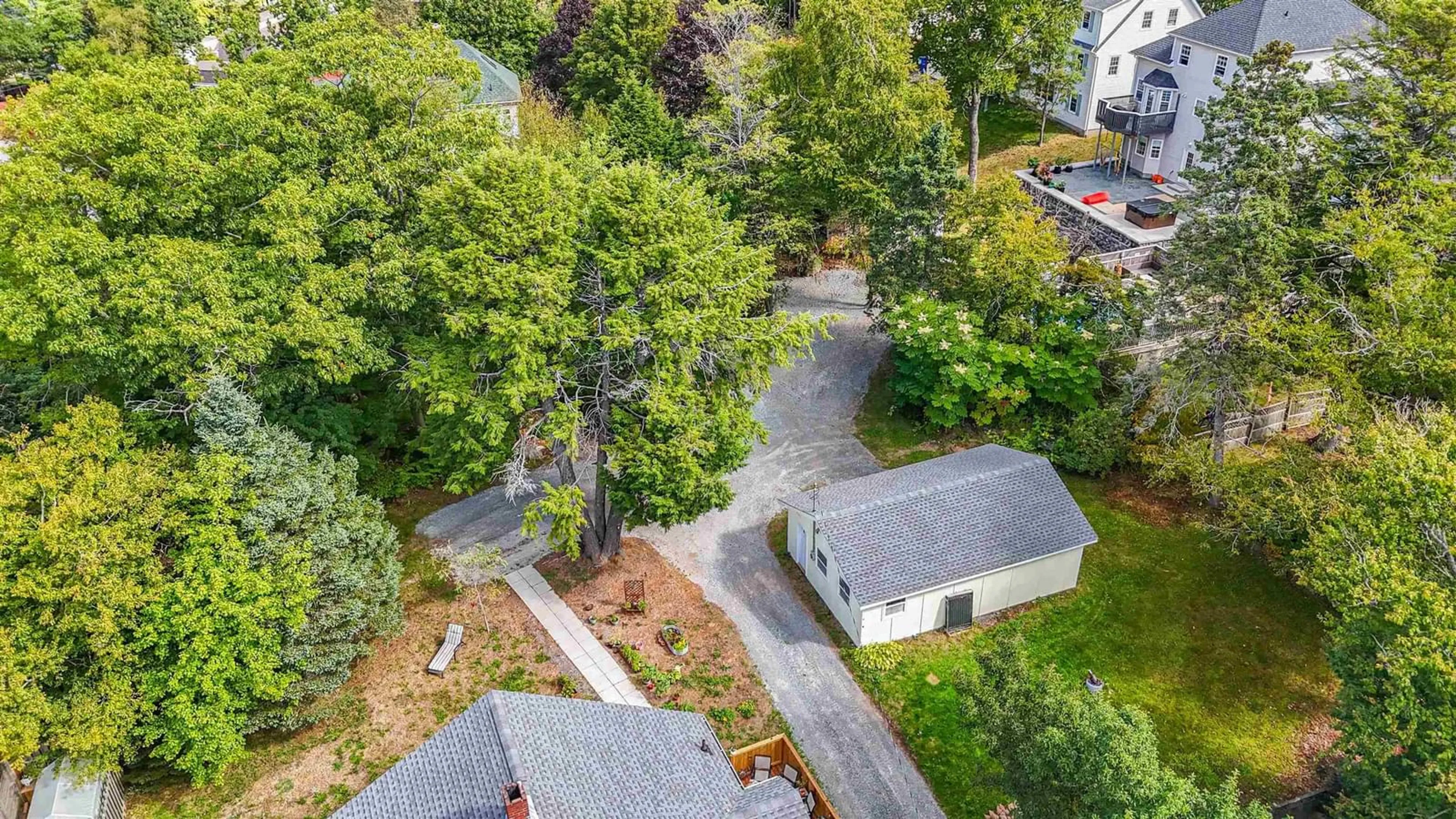 A pic from outside/outdoor area/front of a property/back of a property/a pic from drone, street for 4 & 6 Hemlock St, Dartmouth Nova Scotia B2X 3T3