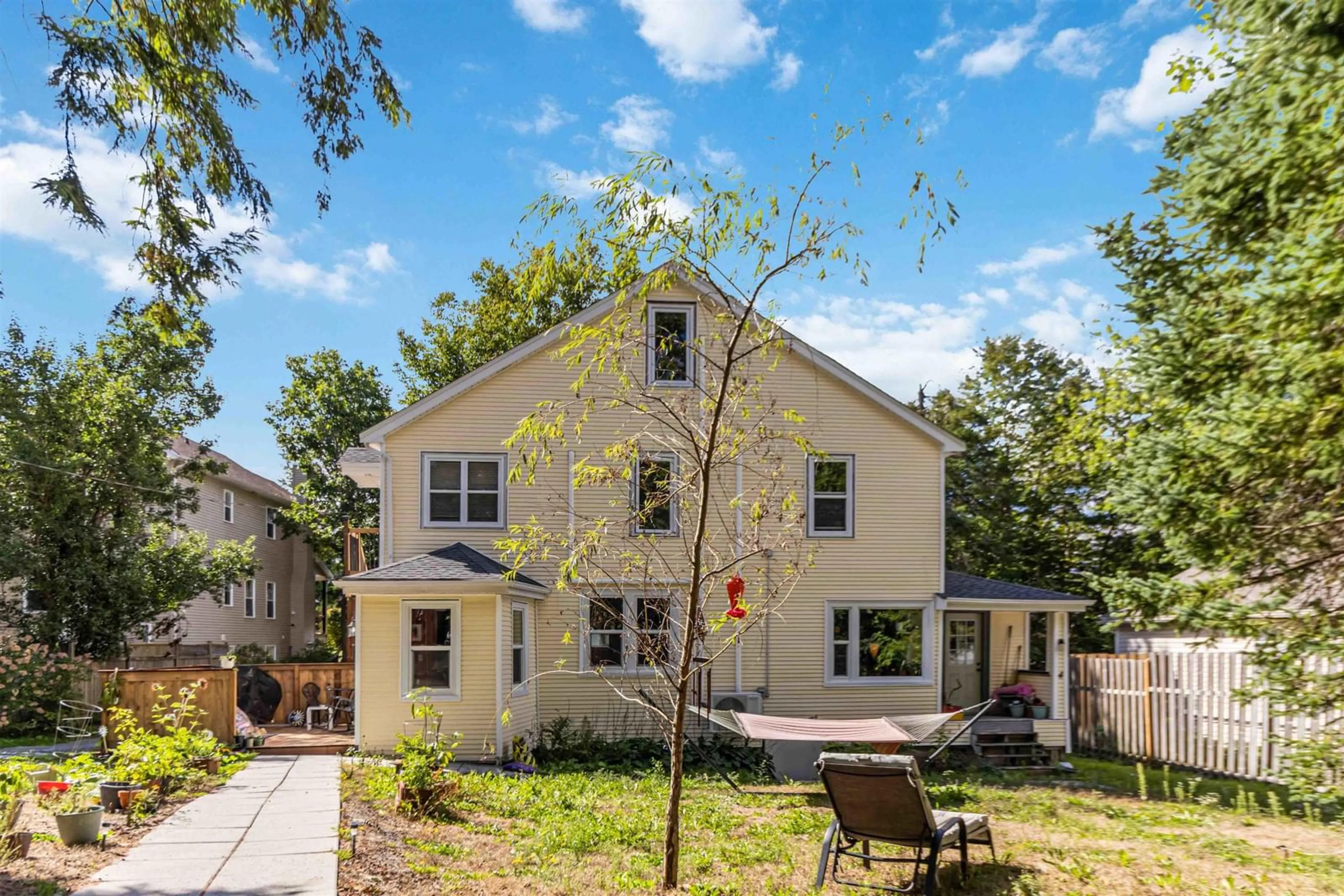 Unknown for 4 & 6 Hemlock St, Dartmouth Nova Scotia B2X 3T3