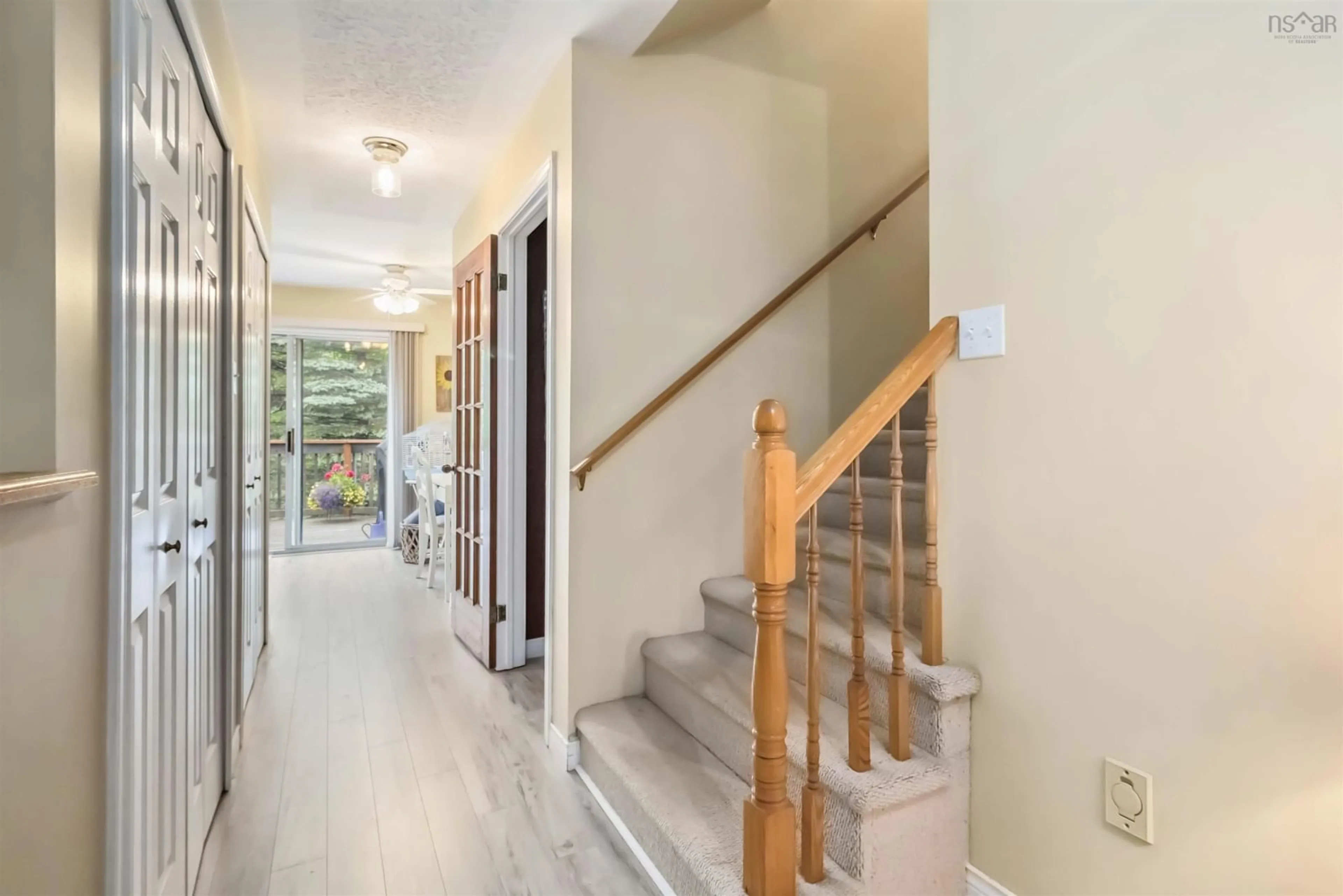 Indoor foyer for 10 Crystal Dr, Bedford Nova Scotia B4A 3R4