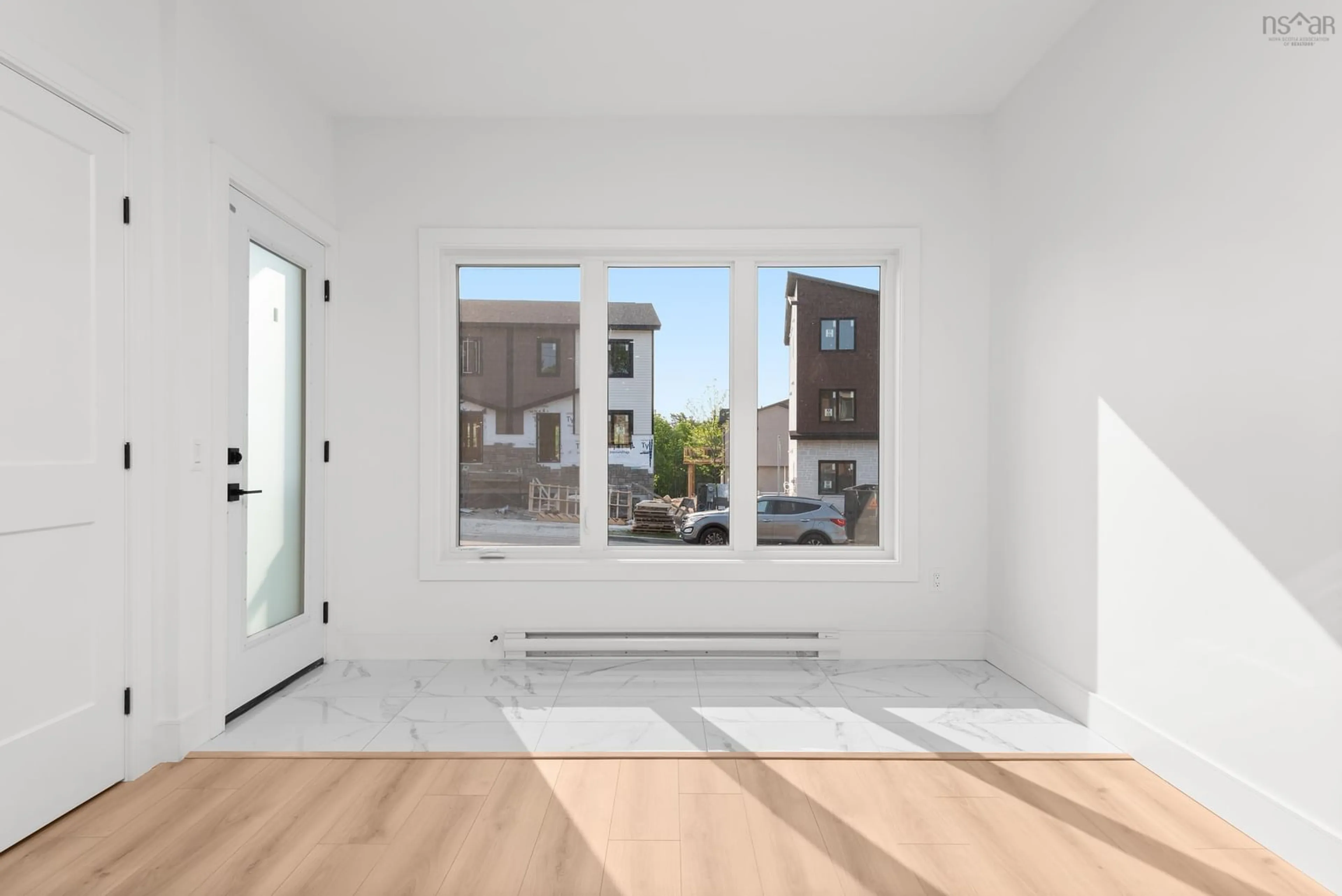 Indoor entryway for 130 Colonial Cres, Halifax Nova Scotia B3R 0H8