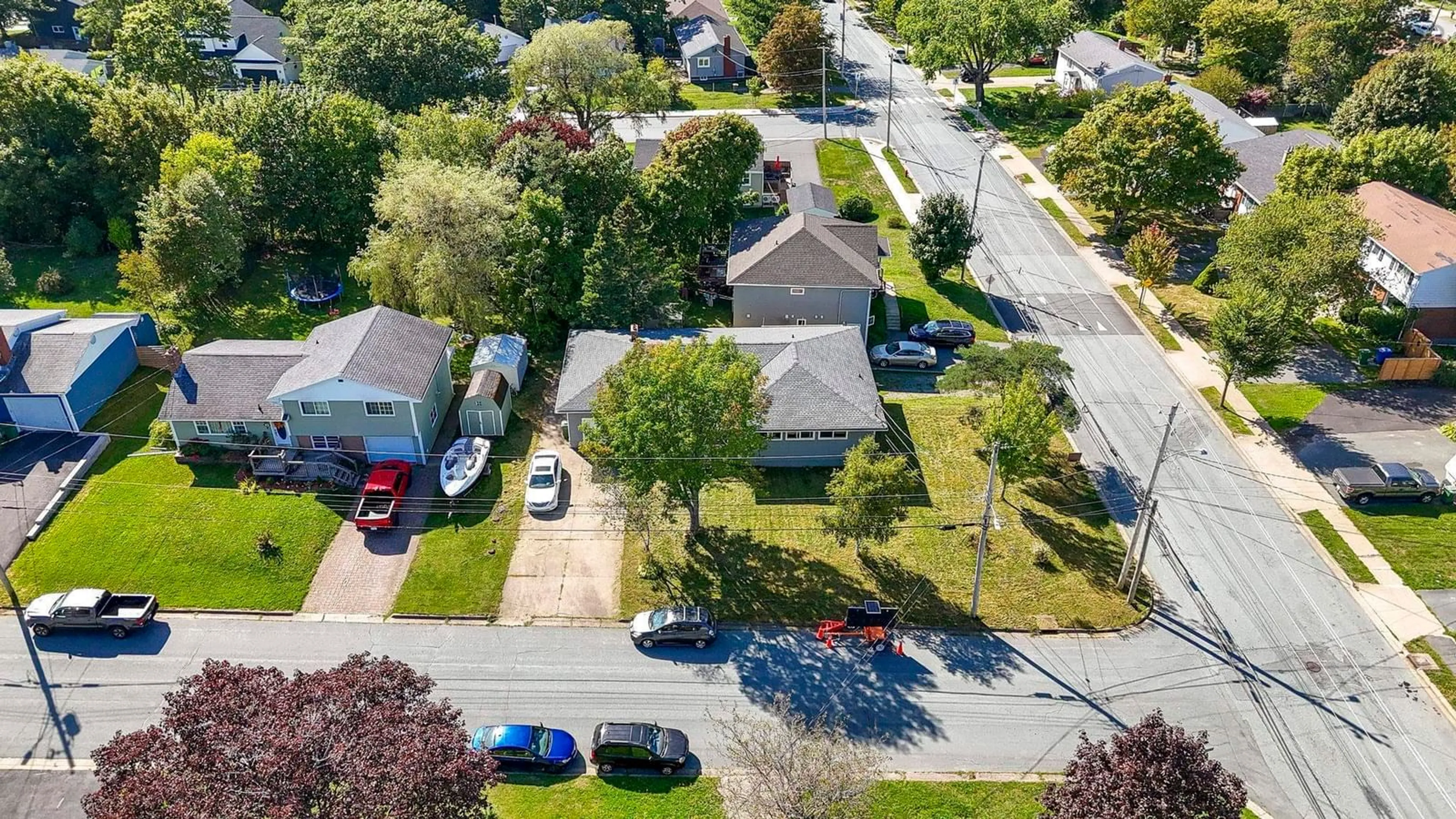 A pic from outside/outdoor area/front of a property/back of a property/a pic from drone, street for 1 Grandview Dr, Dartmouth Nova Scotia B2W 1X4