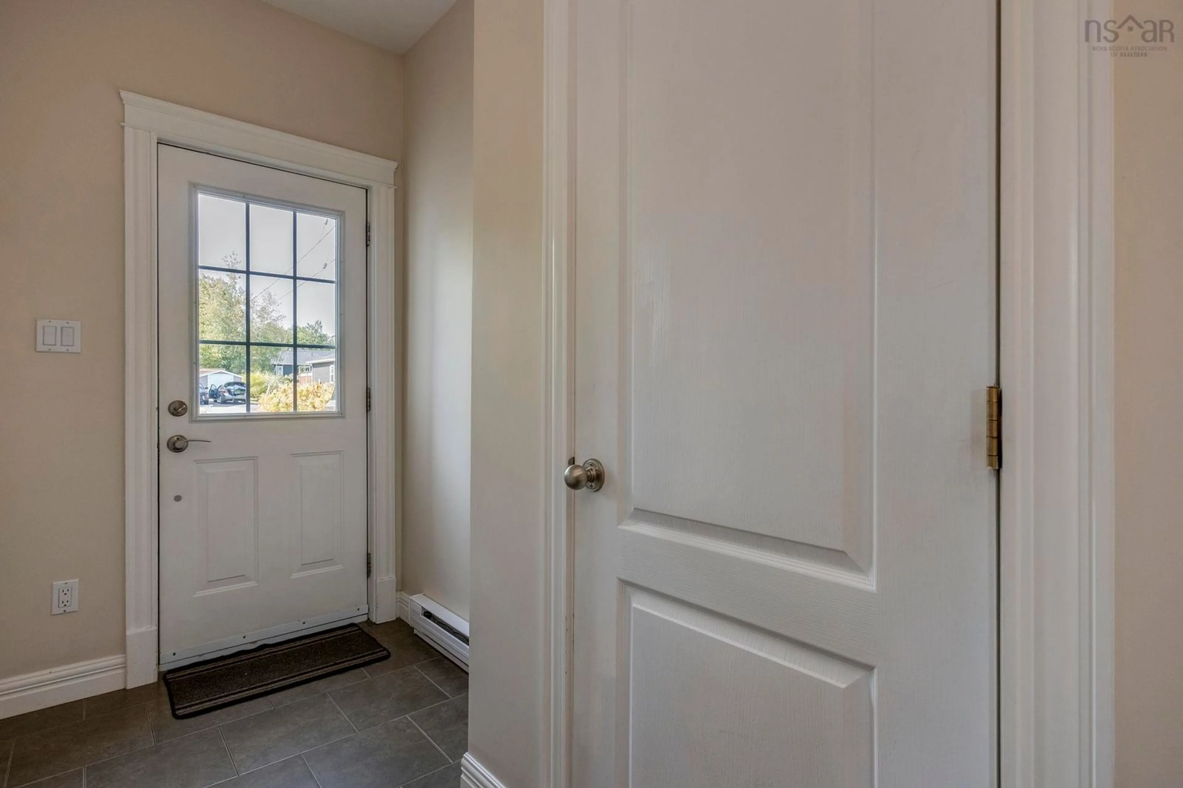 Indoor entryway for 32 Autumn Dr, Berwick Nova Scotia B0P 1E0