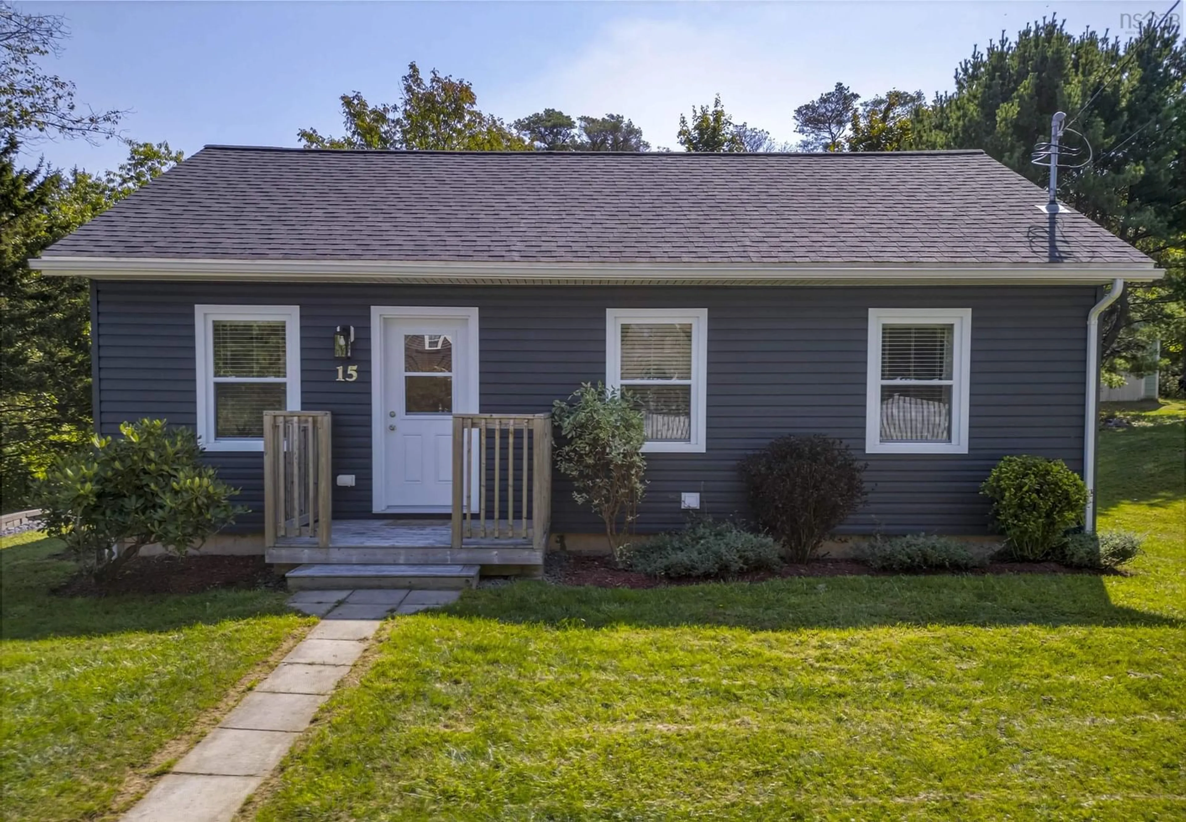 Home with vinyl exterior material, street for 15 Fairmont St, Mahone Bay Nova Scotia B0J 2E0