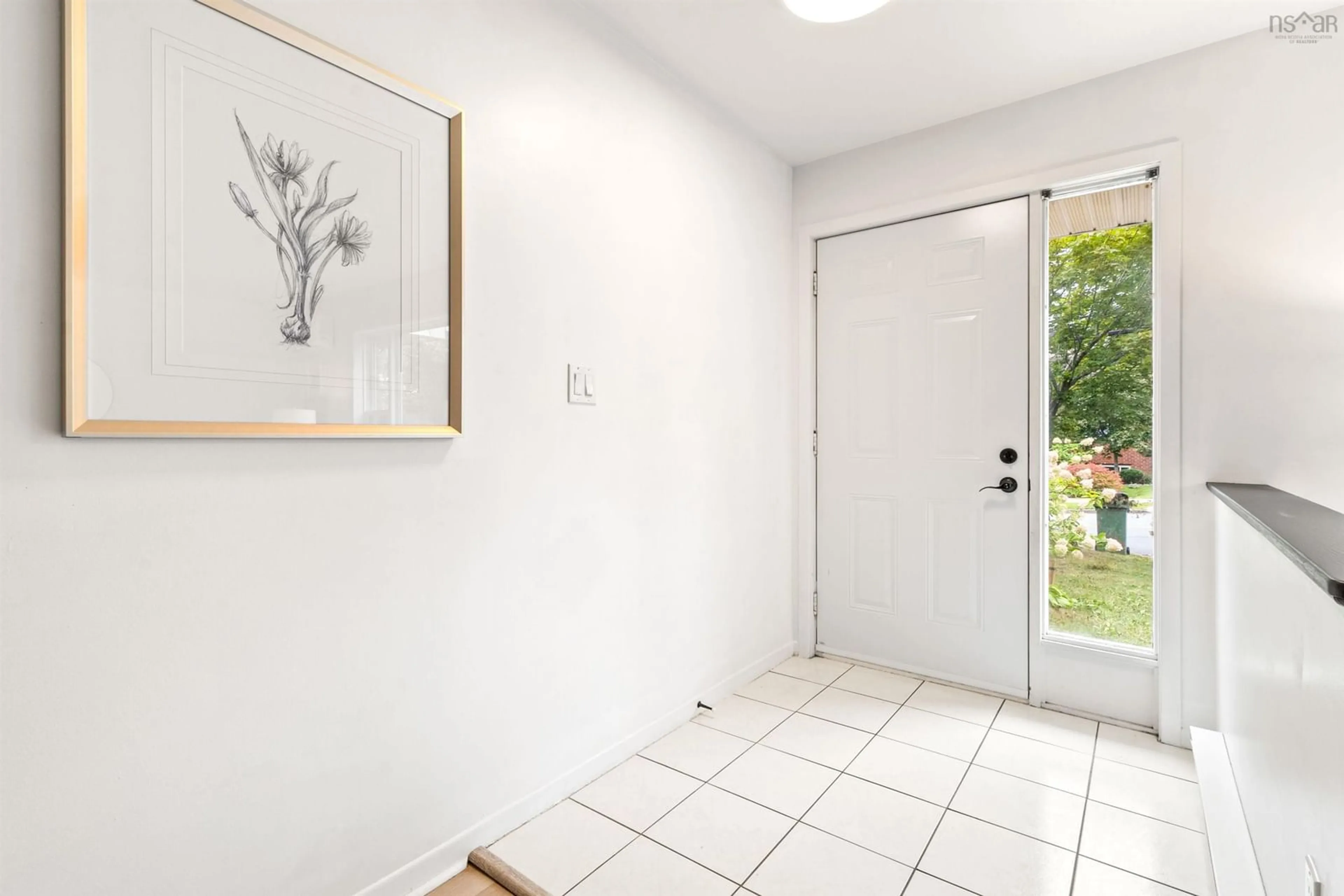 Indoor entryway for 143 Hampton Green, Dartmouth Nova Scotia B2V 2A8