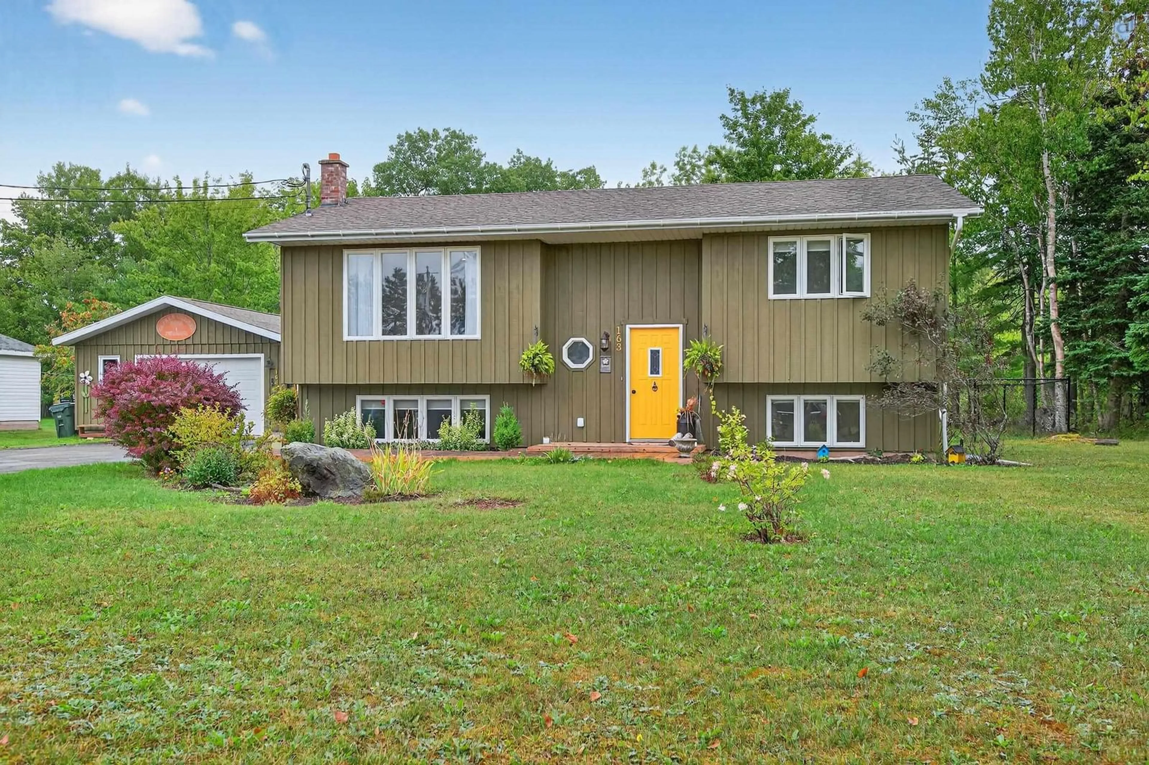 Home with vinyl exterior material, unknown for 163 Fairhaven Dr, Westmount Nova Scotia B1R 1N4