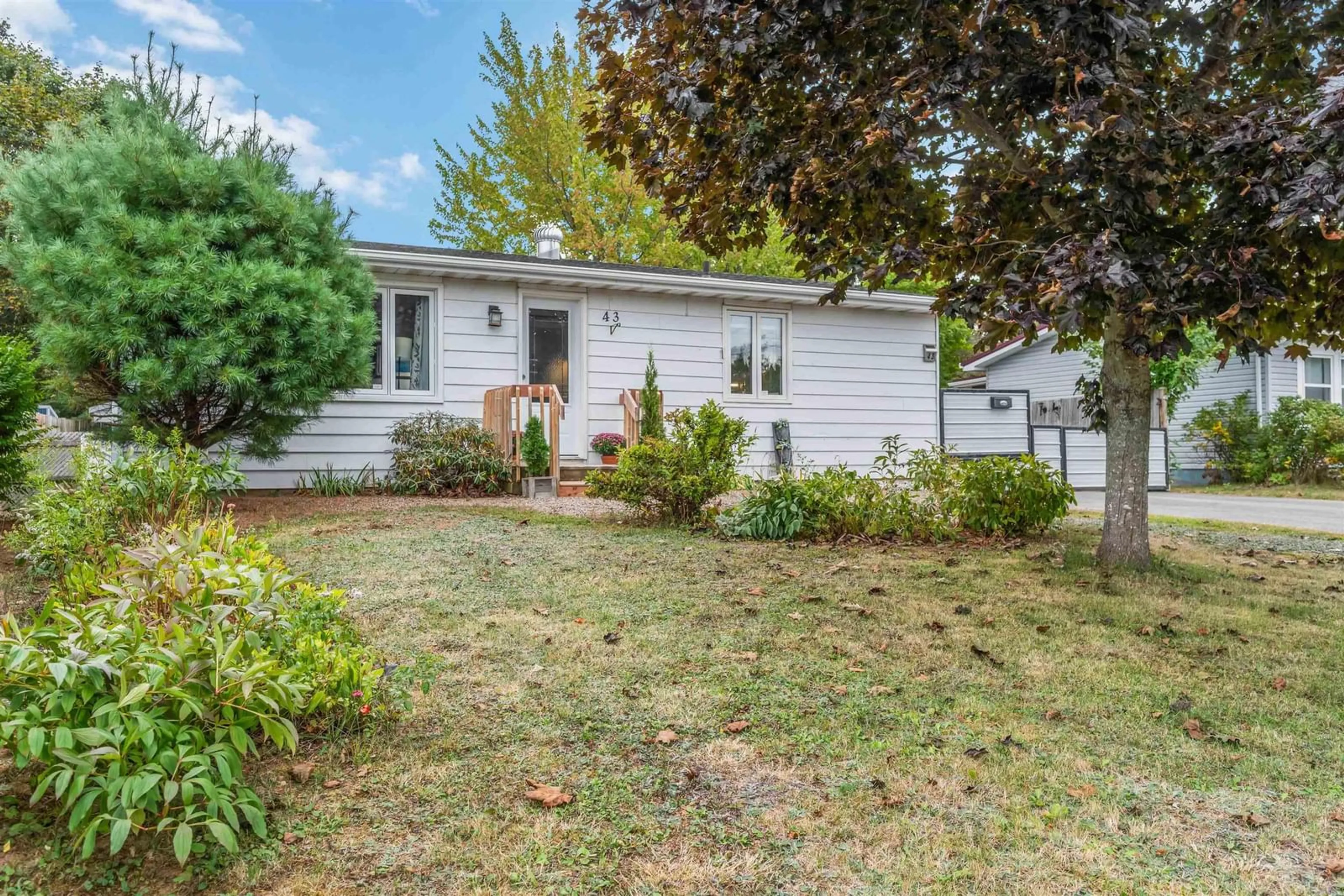 Home with vinyl exterior material, street for 43 Colonial Cres, New Minas Nova Scotia B4N 4M6