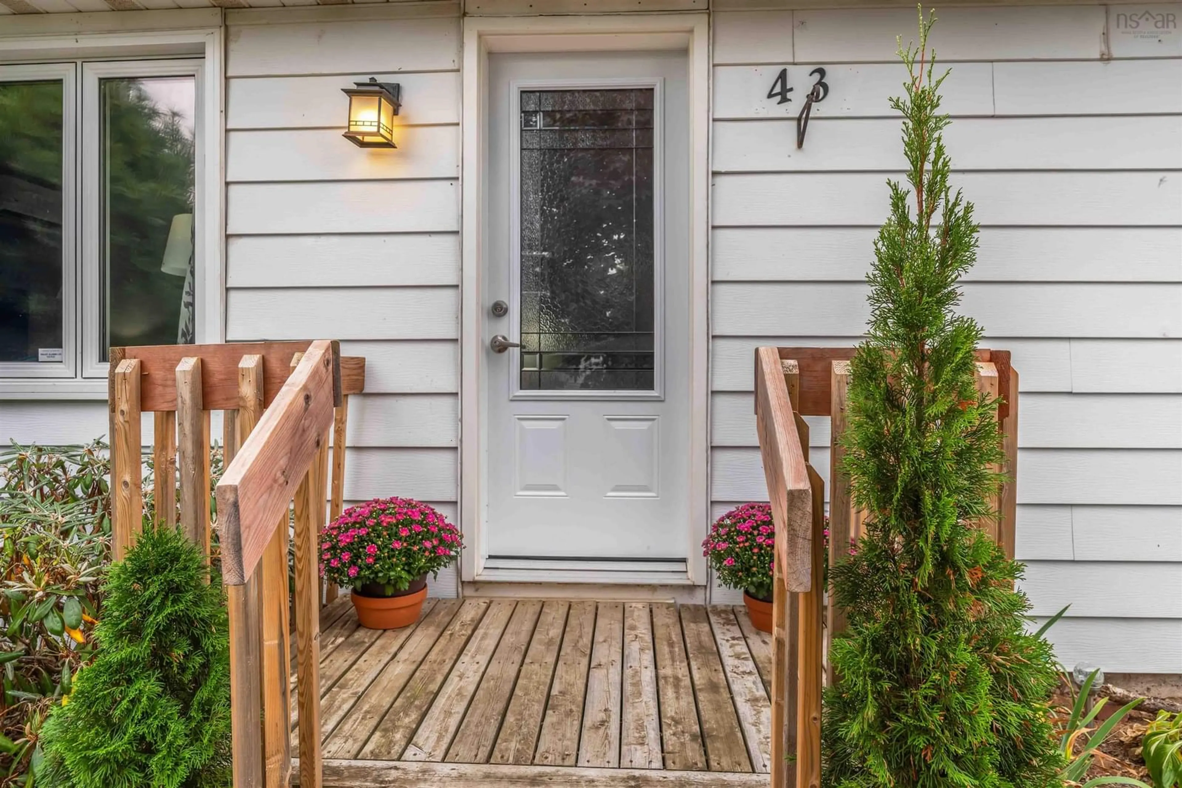 Indoor entryway for 43 Colonial Cres, New Minas Nova Scotia B4N 4M6