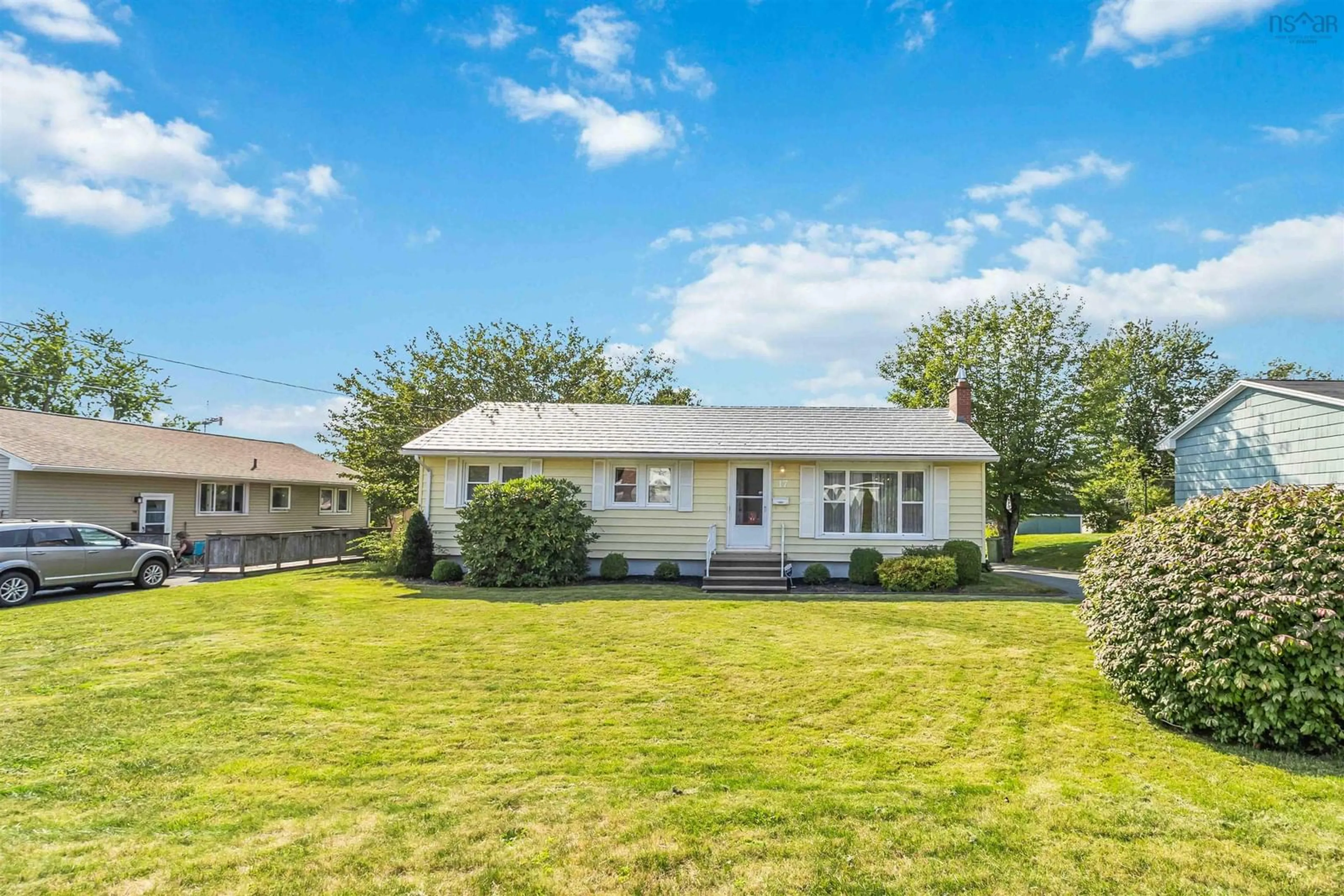 Home with vinyl exterior material, unknown for 17 Alberta St, Dartmouth Nova Scotia B2W 1V7