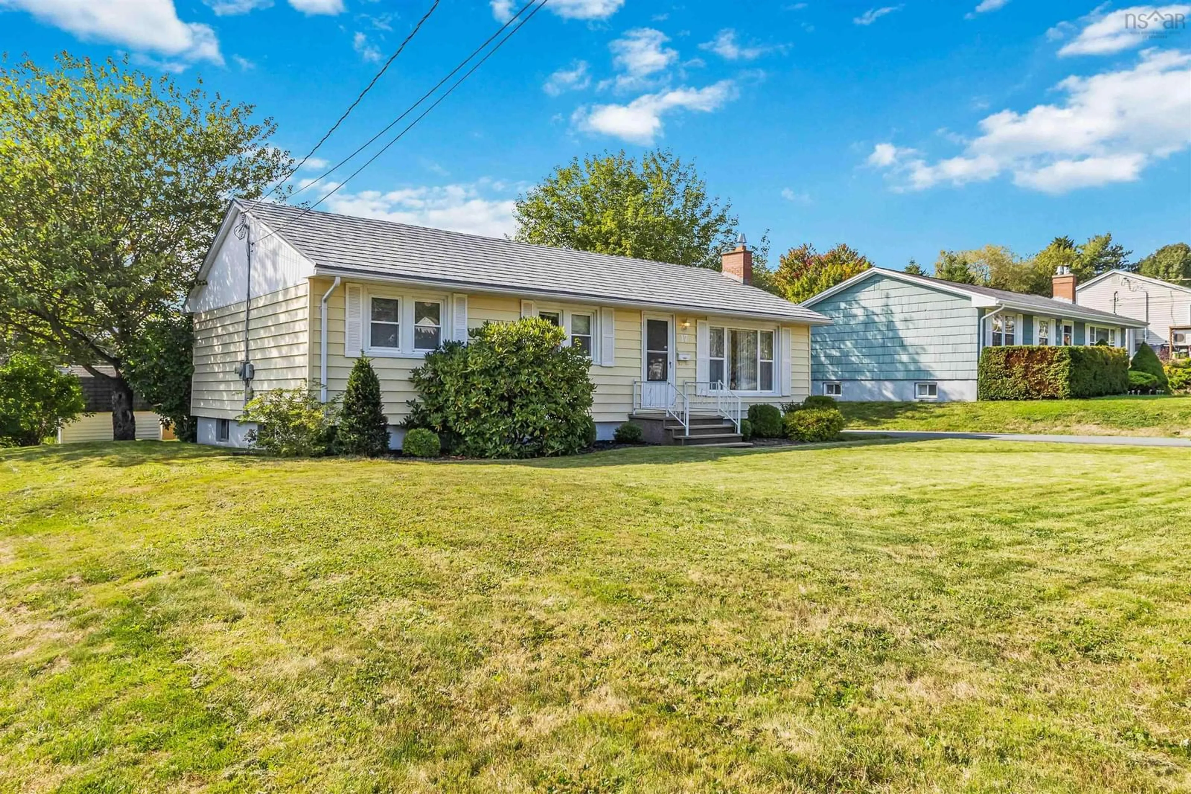 Home with vinyl exterior material, street for 17 Alberta St, Dartmouth Nova Scotia B2W 1V7