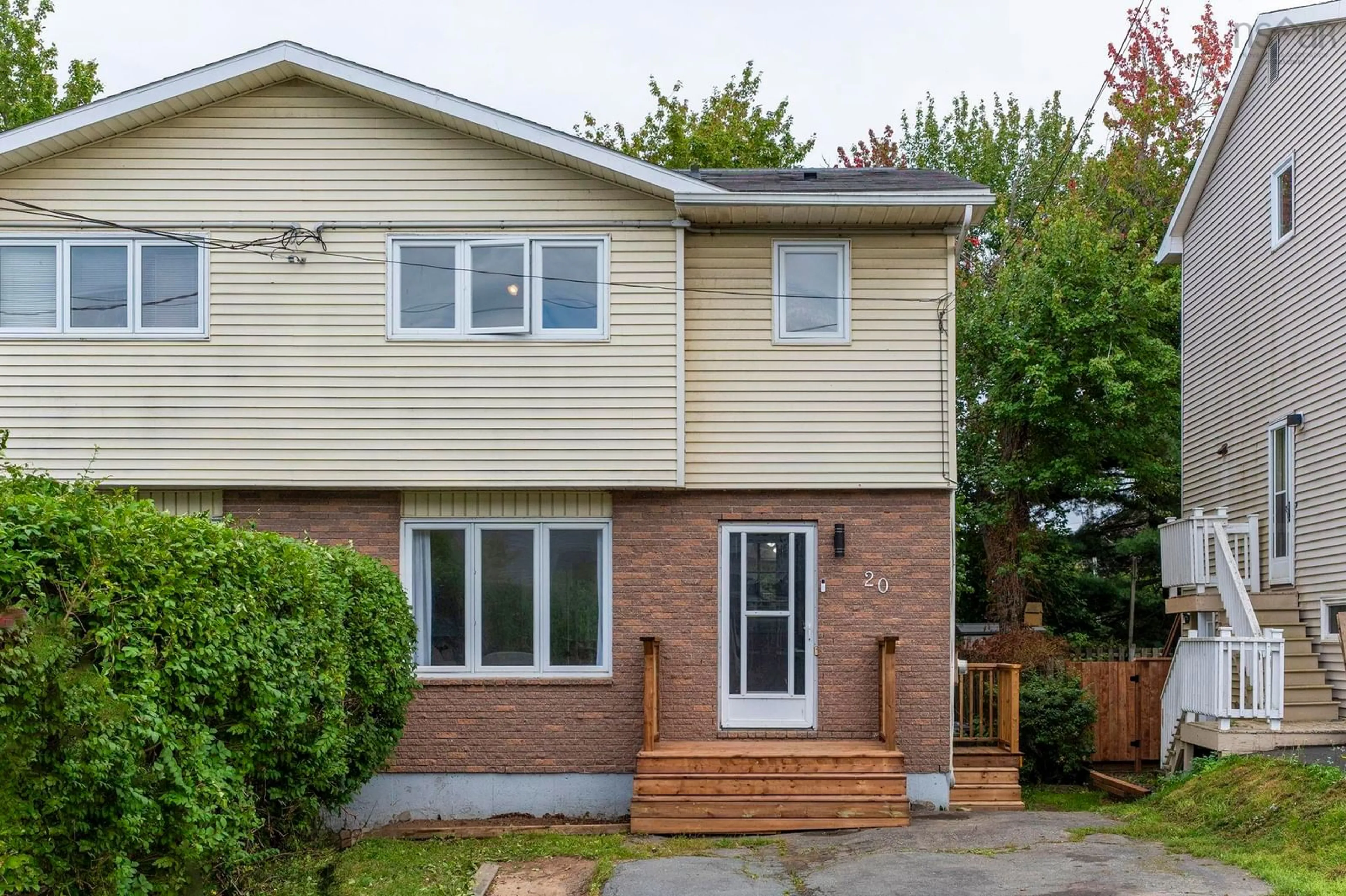 Home with brick exterior material, street for 20 Oakwood Crt, Dartmouth Nova Scotia B2W 5P8