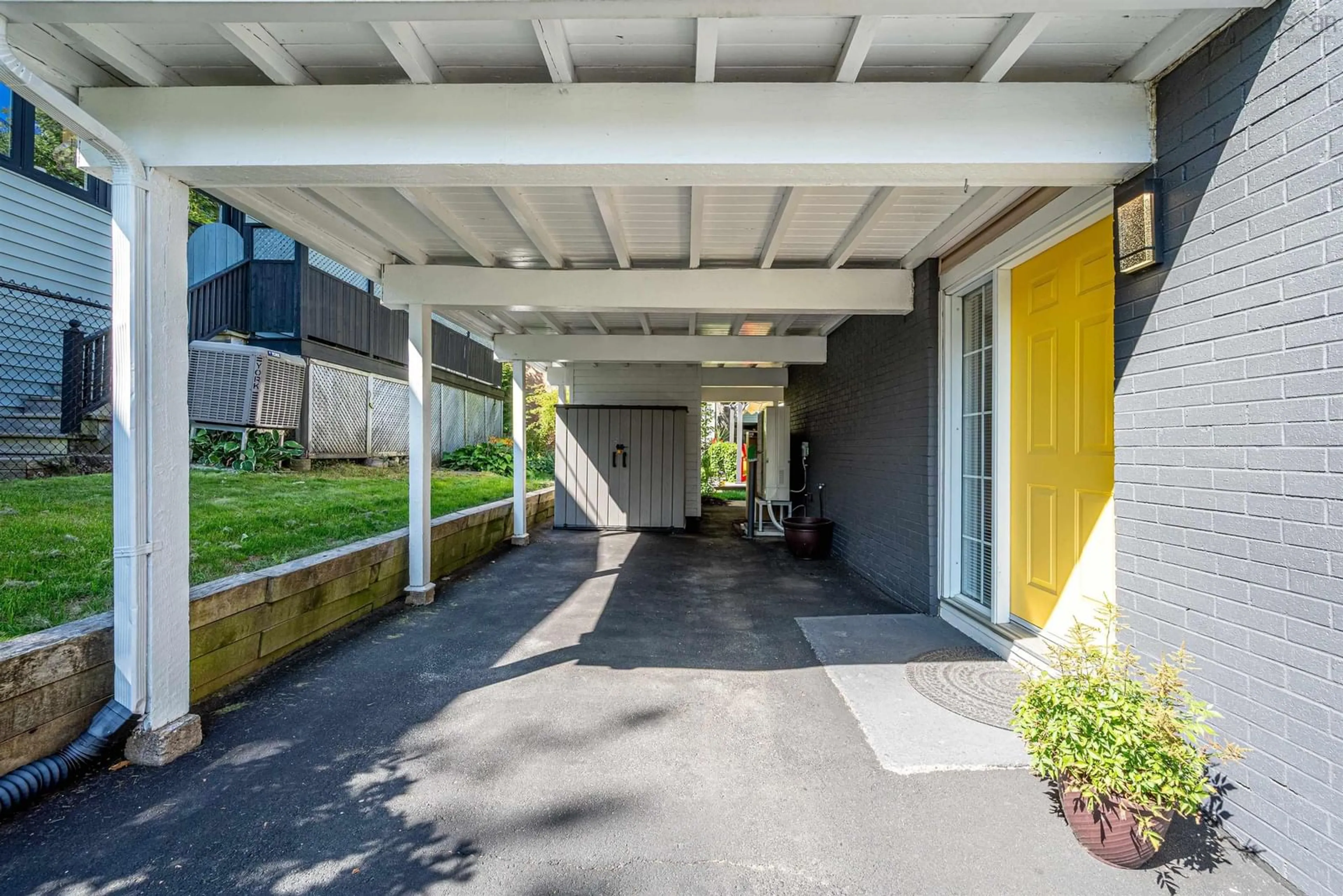 Indoor foyer for 53 Clayton Park Dr, Halifax Nova Scotia B3M 1L7