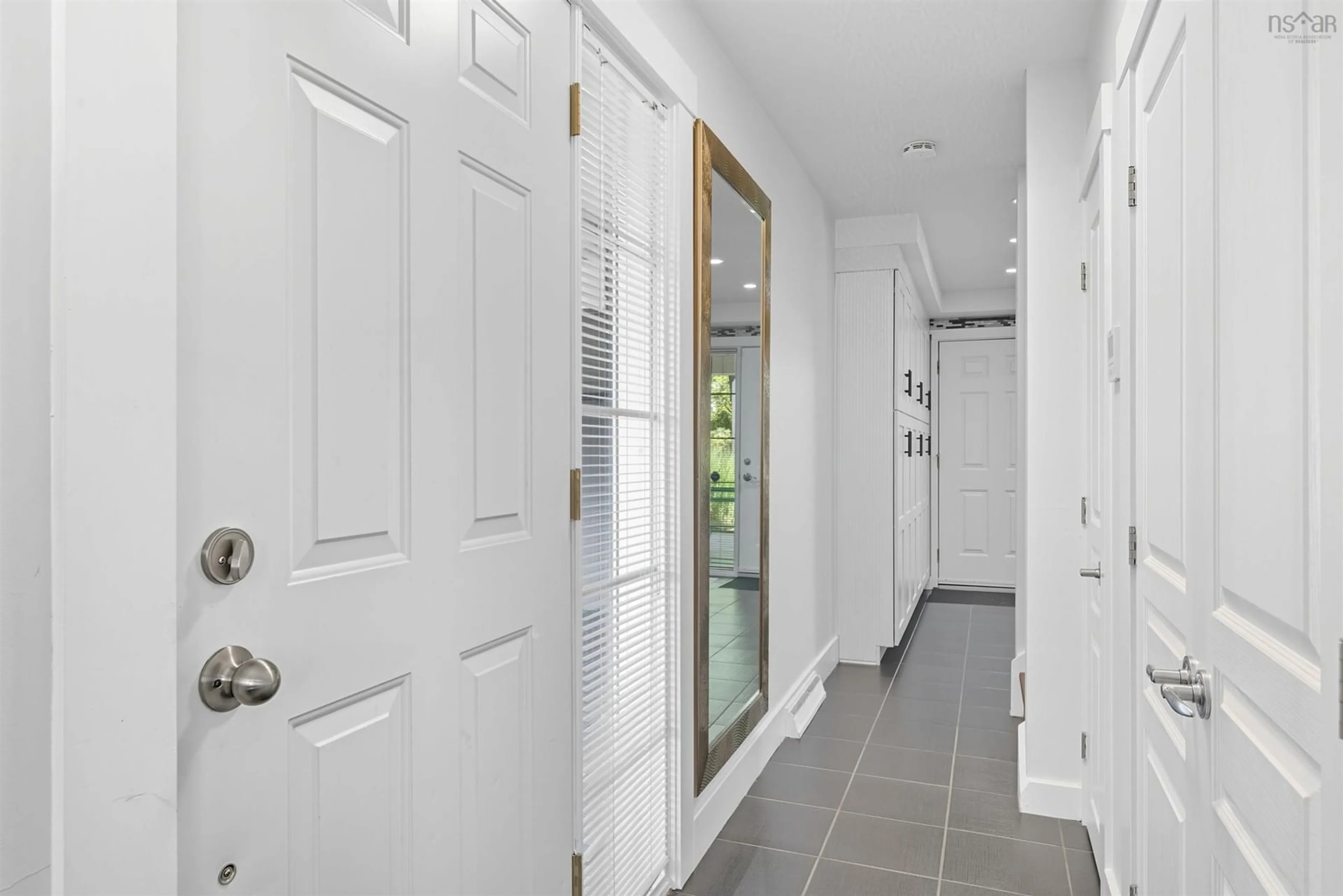 Indoor entryway for 53 Clayton Park Dr, Halifax Nova Scotia B3M 1L7