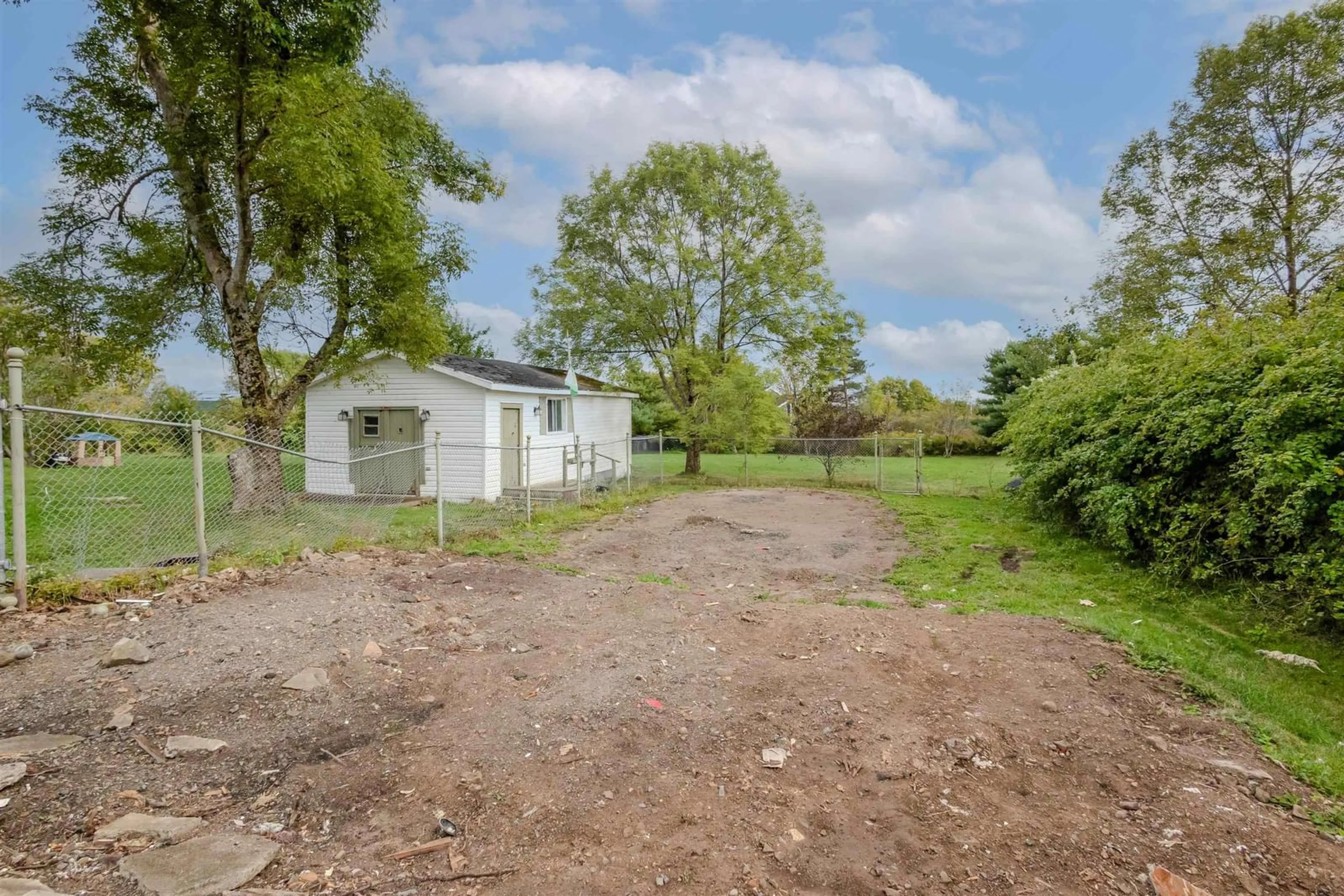 Shed for 2238 Sydney Rd, Reserve Mines Nova Scotia B1E 1K1