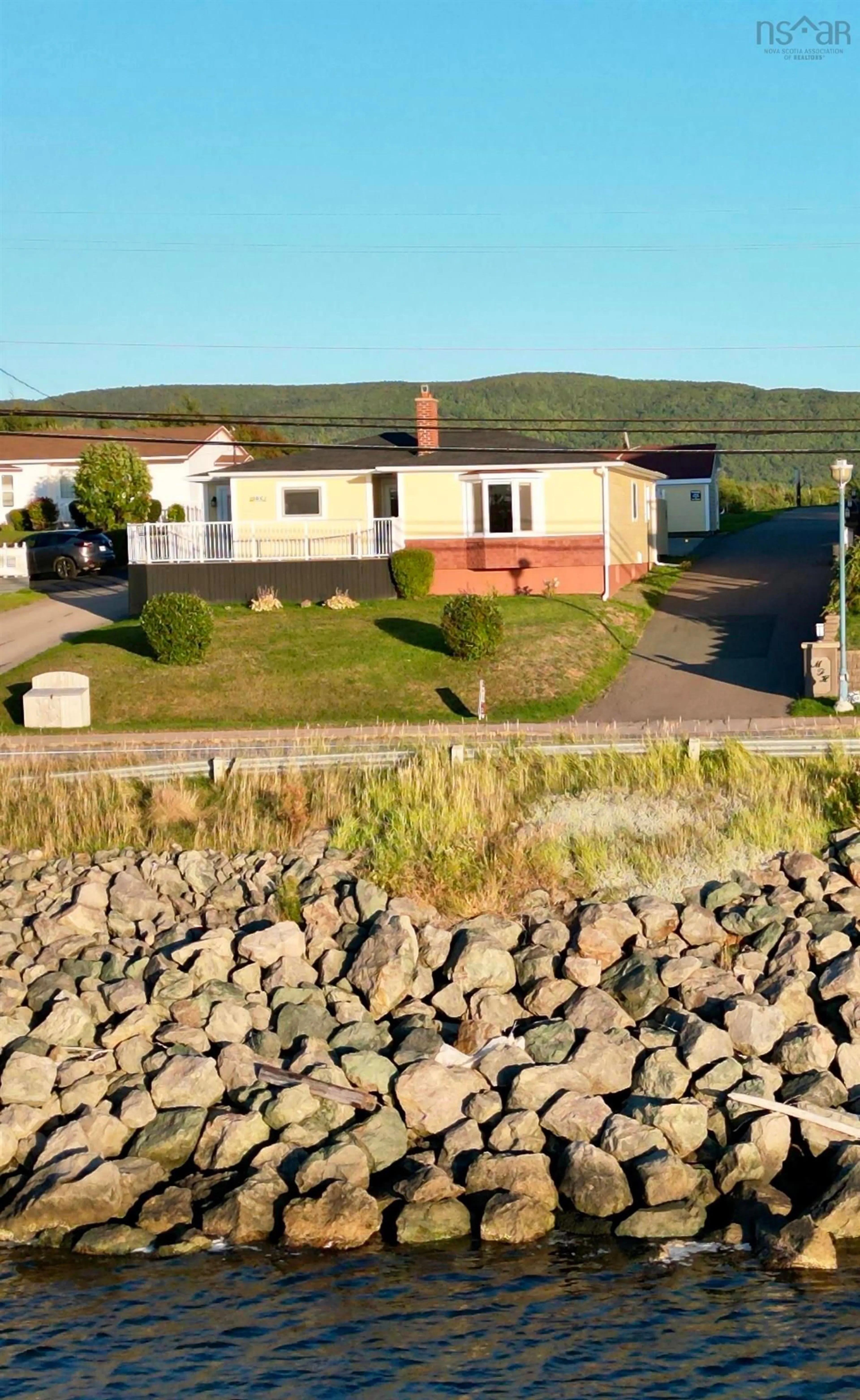A pic from outside/outdoor area/front of a property/back of a property/a pic from drone, unknown for 15052 Cabot Trail Rd, Chéticamp Nova Scotia B0E 1H0