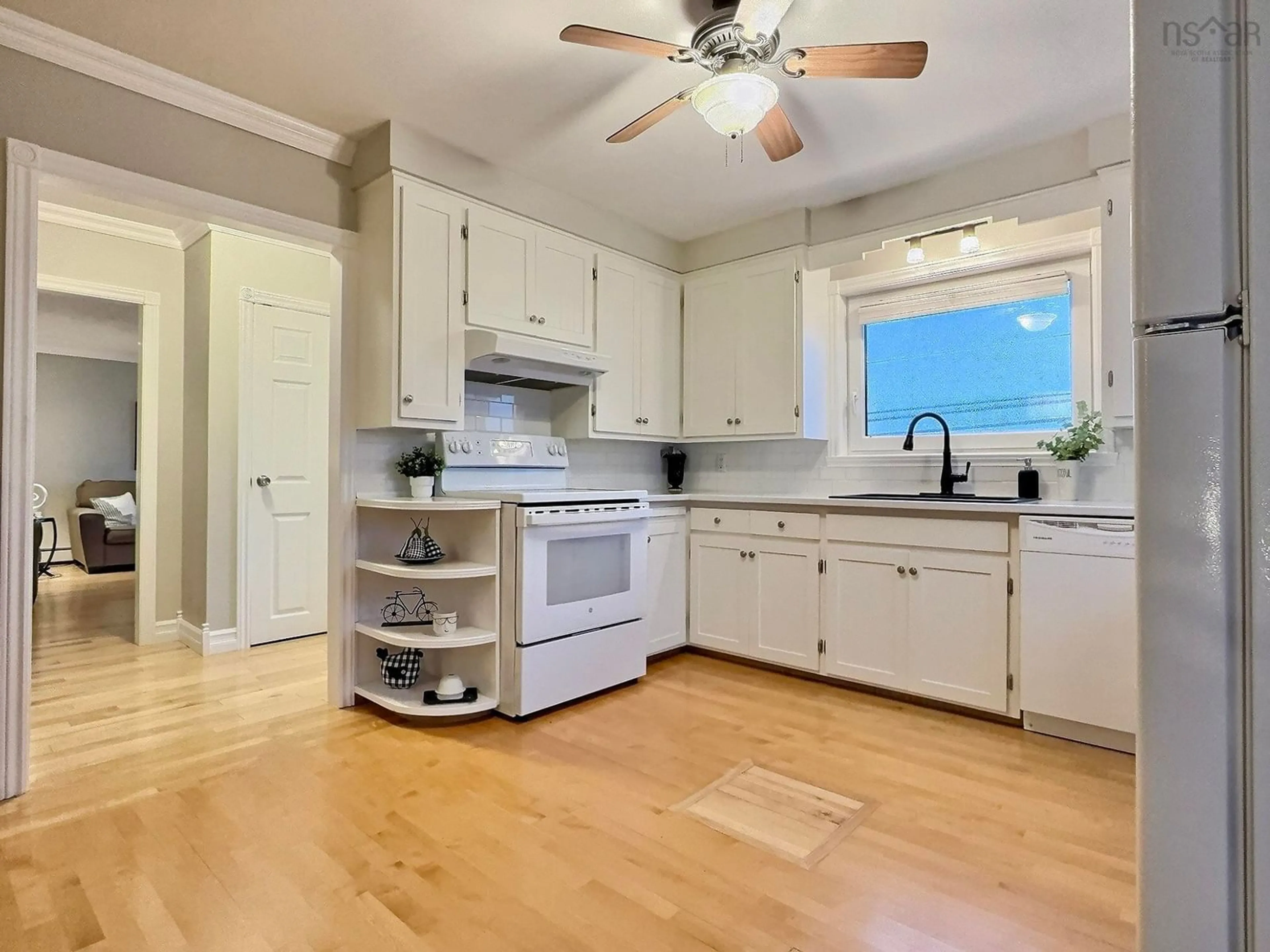 Open concept kitchen, unknown for 15052 Cabot Trail Rd, Chéticamp Nova Scotia B0E 1H0