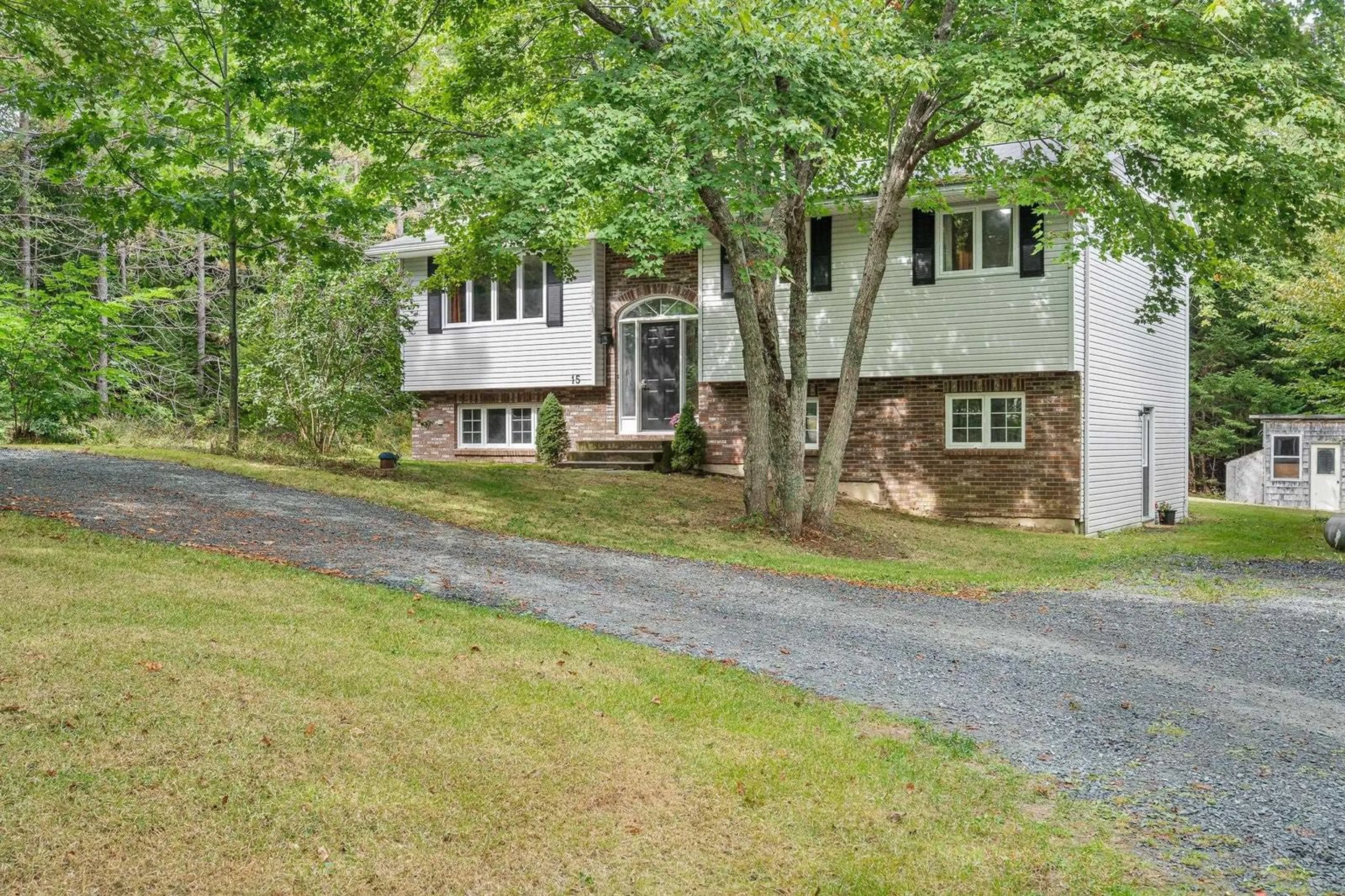 Home with vinyl exterior material, unknown for 15 Maranatha Dr, Fall River Nova Scotia B2T 1E5