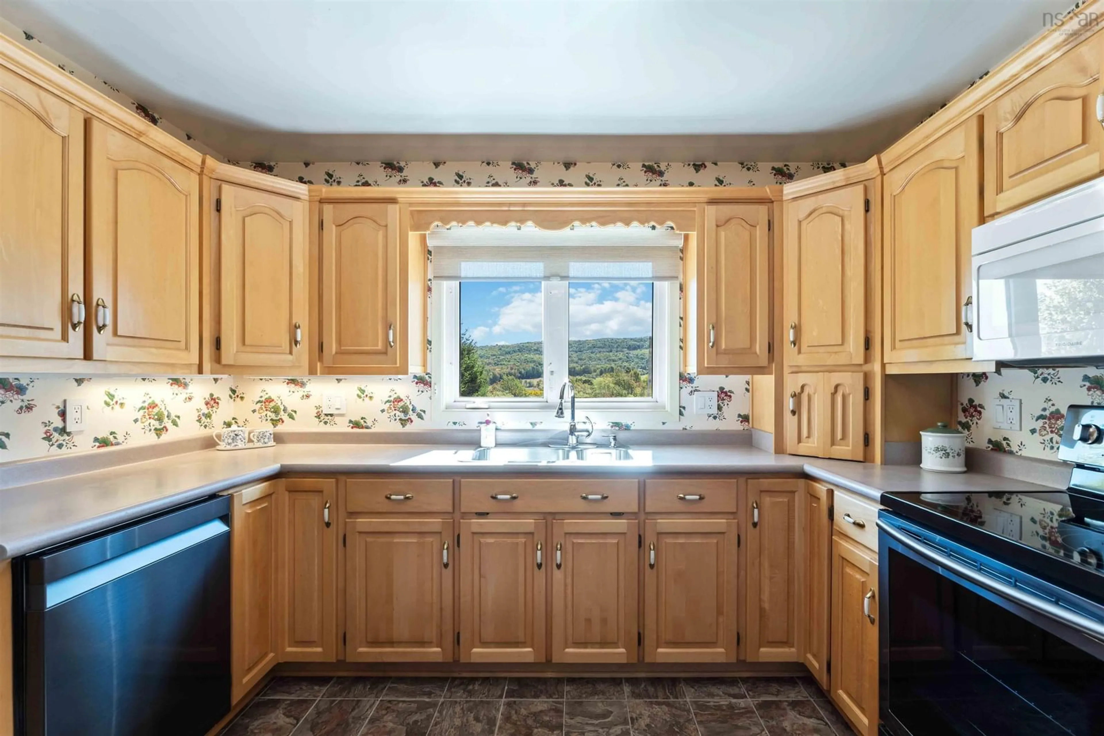 Standard kitchen, ceramic/tile floor for 2992 Greenfield Rd, Gaspereau Nova Scotia B4P 0K9