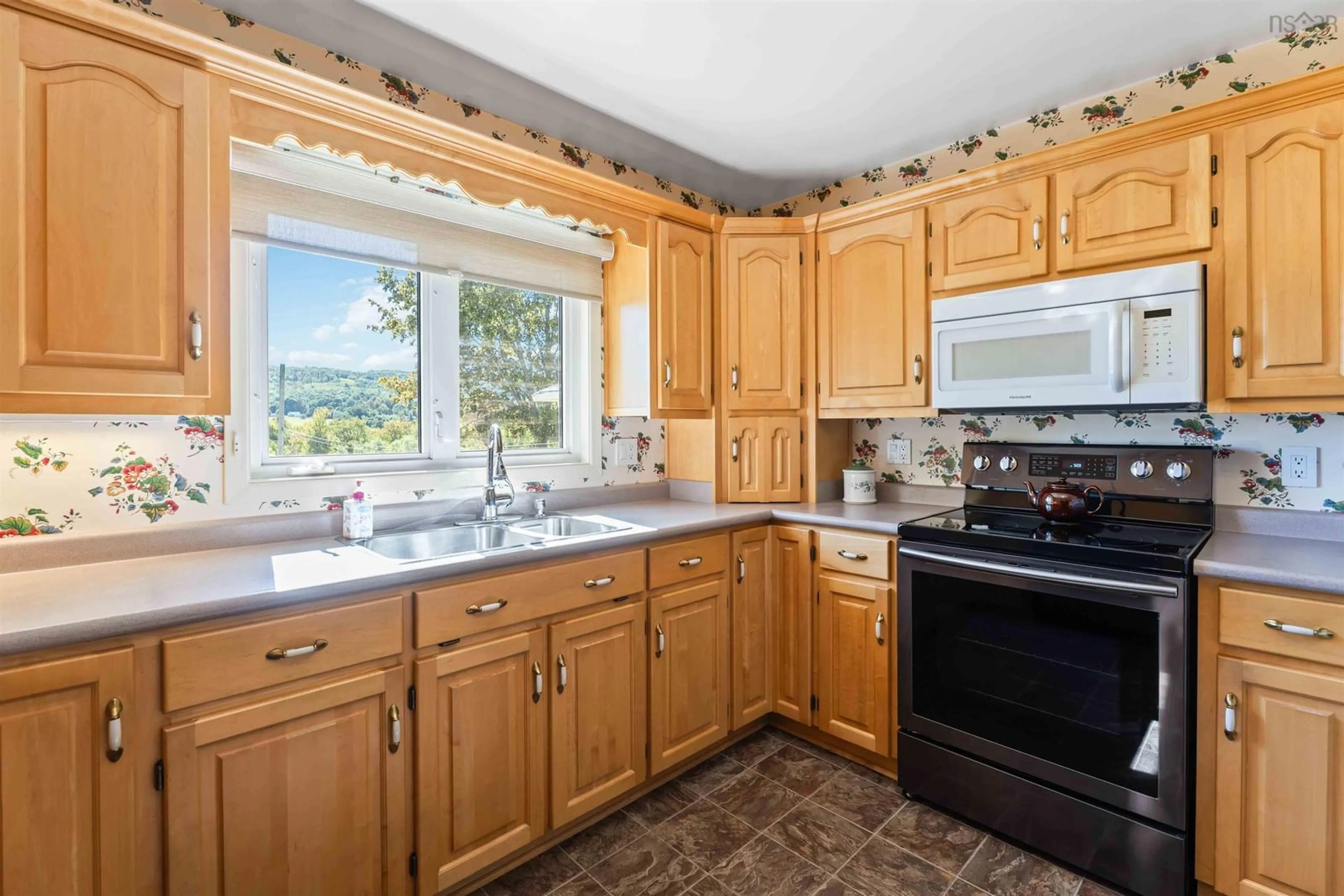 Standard kitchen, ceramic/tile floor for 2992 Greenfield Rd, Gaspereau Nova Scotia B4P 0K9
