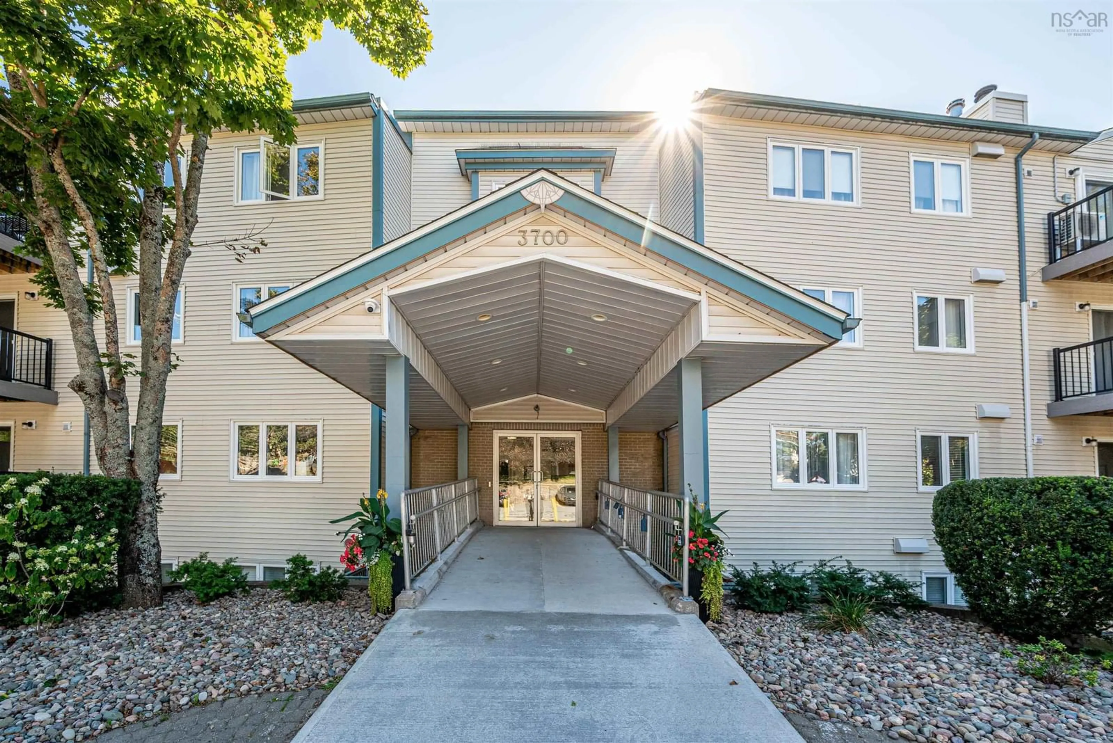 Indoor foyer for 3700 John Parr Dr #218, Halifax Nova Scotia B3K 5V4