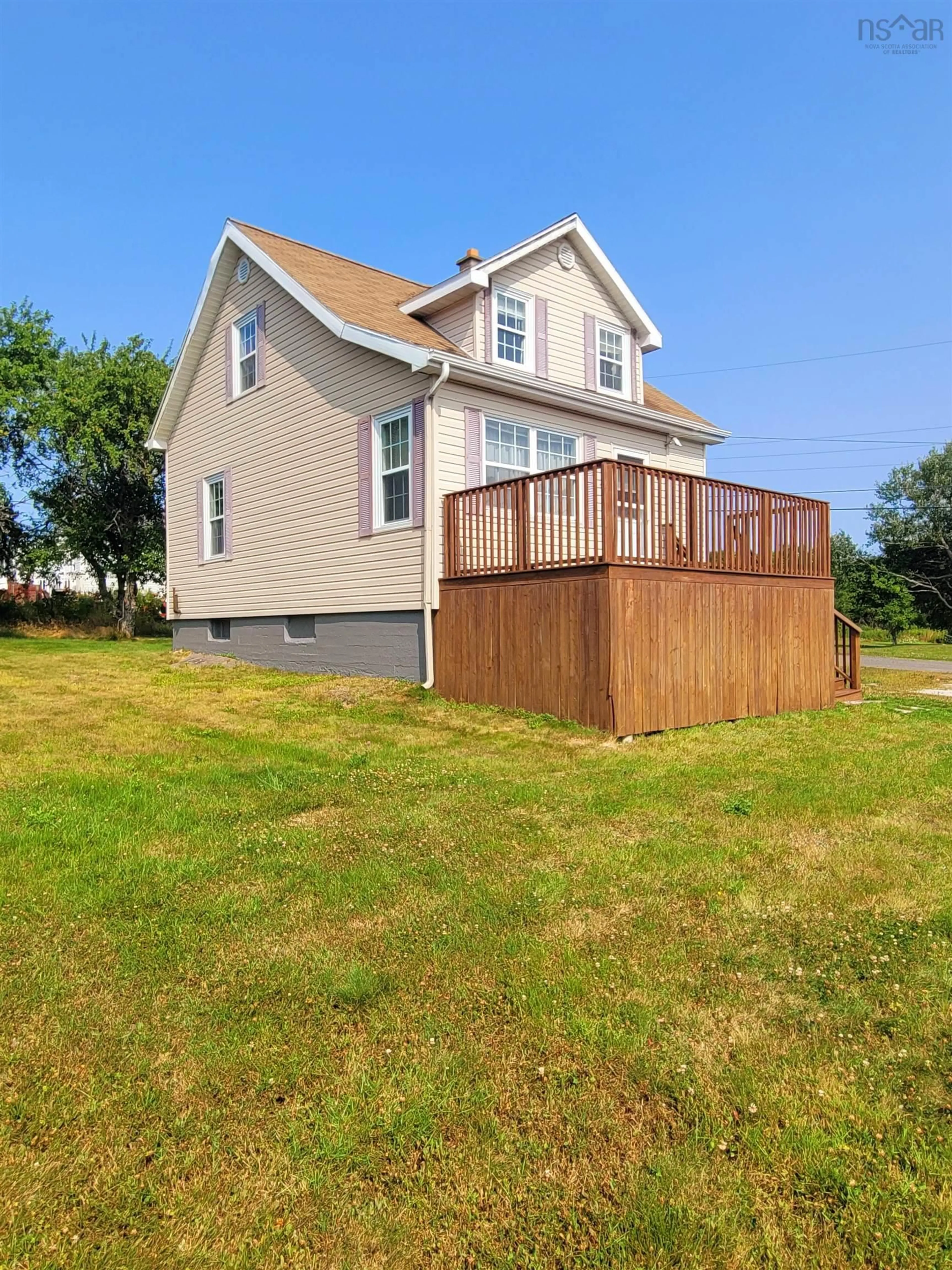 Home with vinyl exterior material, unknown for 35 Centre St, Reserve Mines Nova Scotia B1E 1B1
