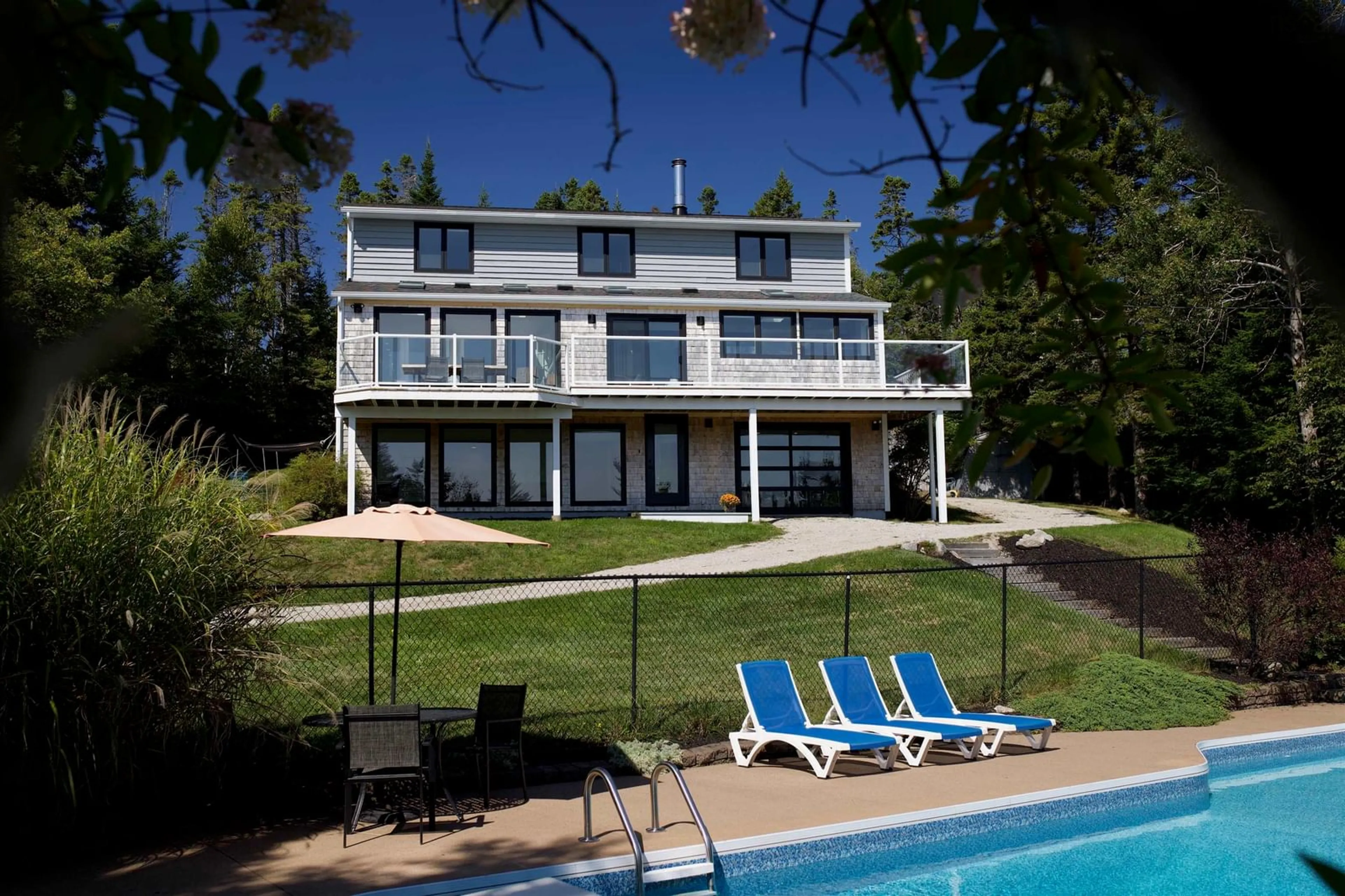 Pool for 214 Hillside Dr, Boutiliers Point Nova Scotia B3Z 1W8