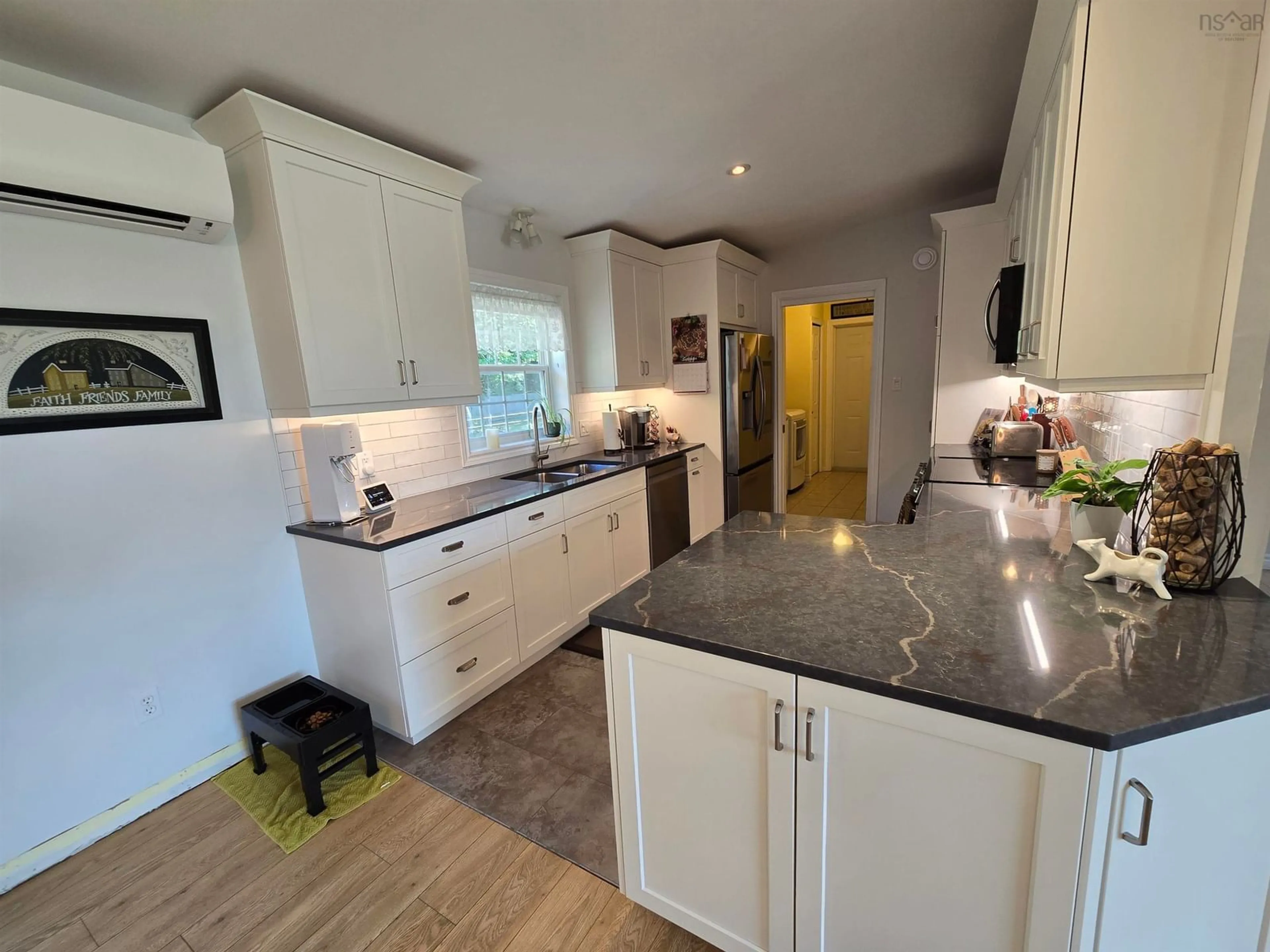 Open concept kitchen, unknown for 26 Aspen Crt, Conquerall Bank Nova Scotia B4V 0G6