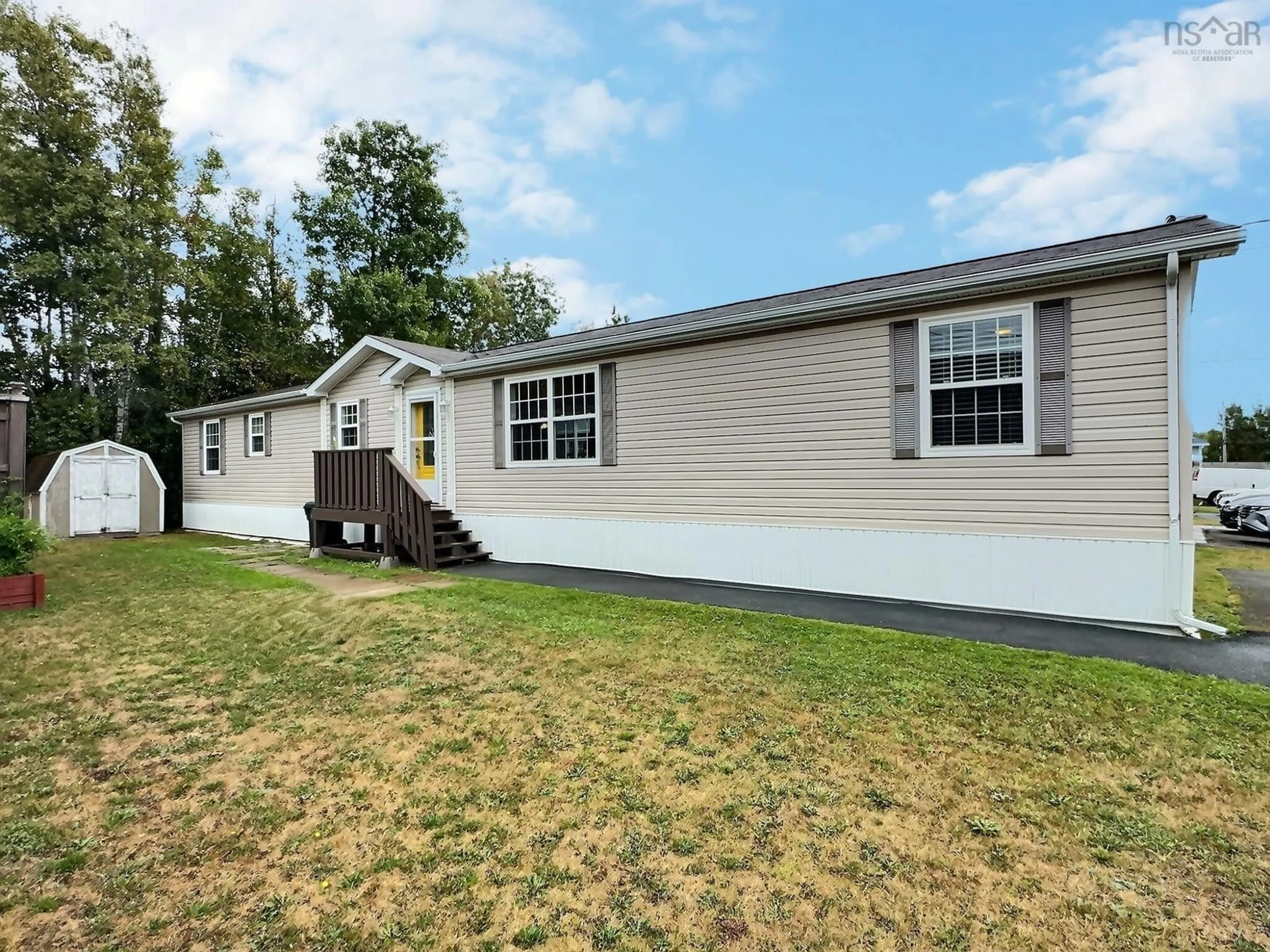 Home with vinyl exterior material, unknown for 25 Pinehurst St, Amherst Nova Scotia B4H 4X5