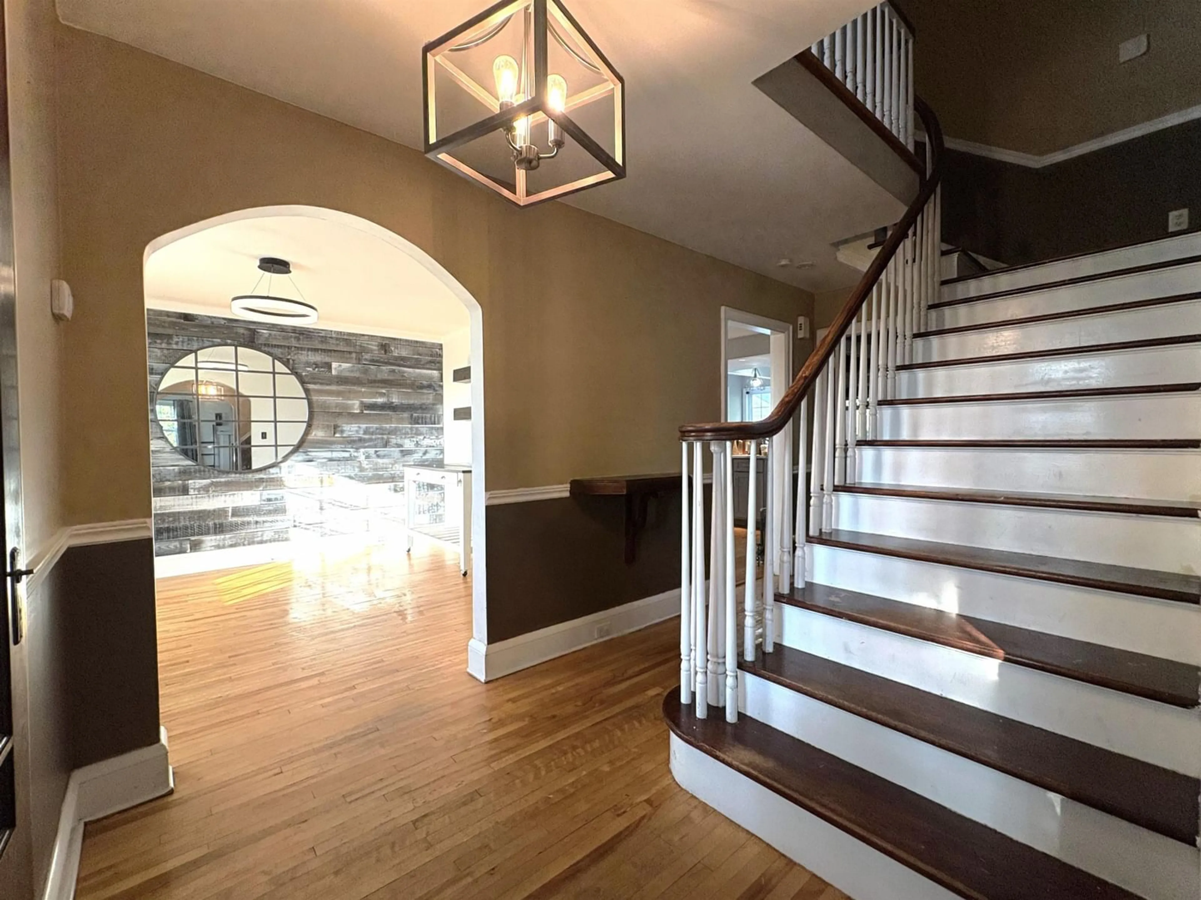 Indoor entryway for 615 Kings Rd, Sydney Nova Scotia B1S 1B8