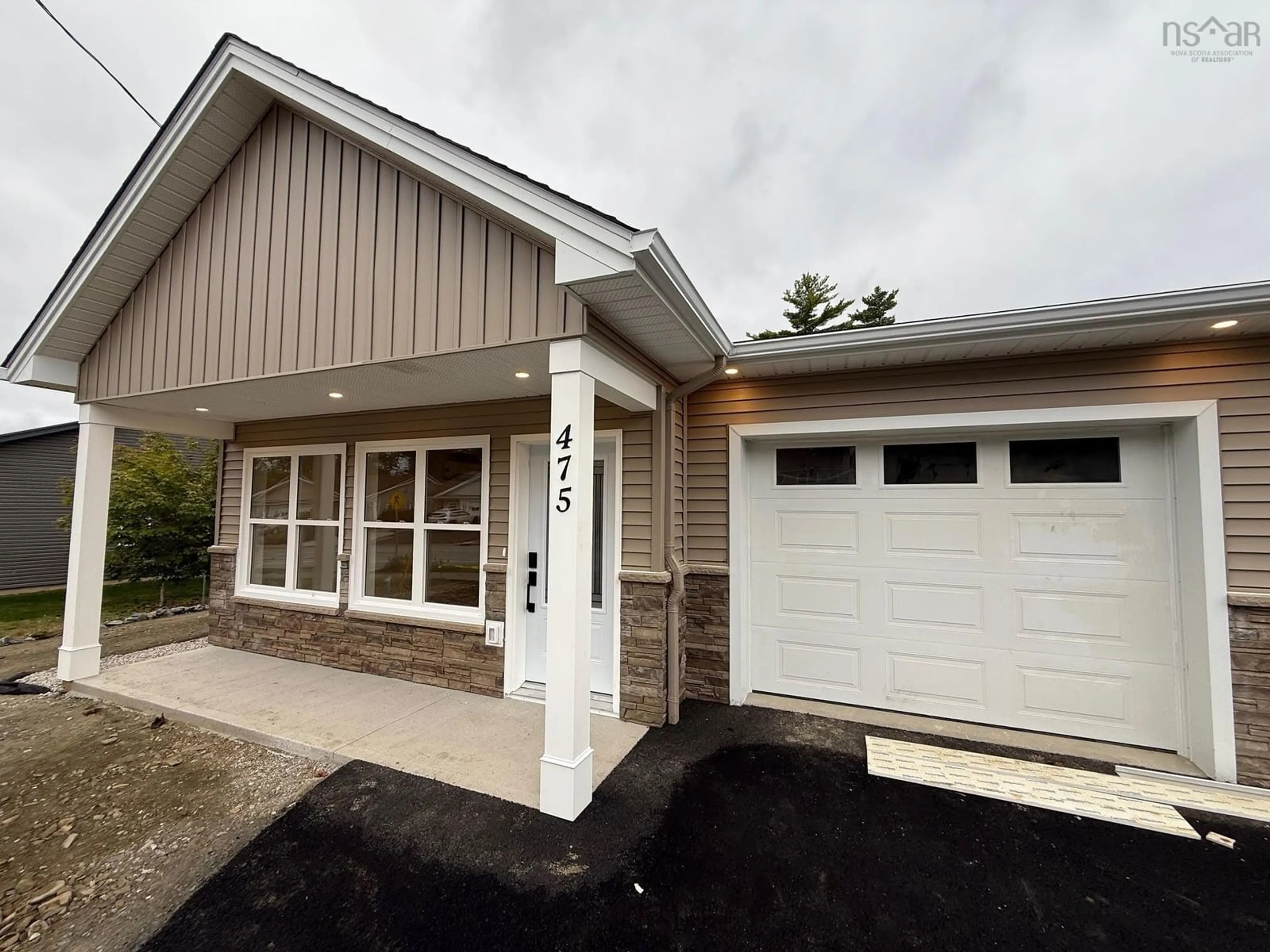 Home with vinyl exterior material, street for 475 Glen Allan Dr, Bridgewater Nova Scotia B4V 0A8