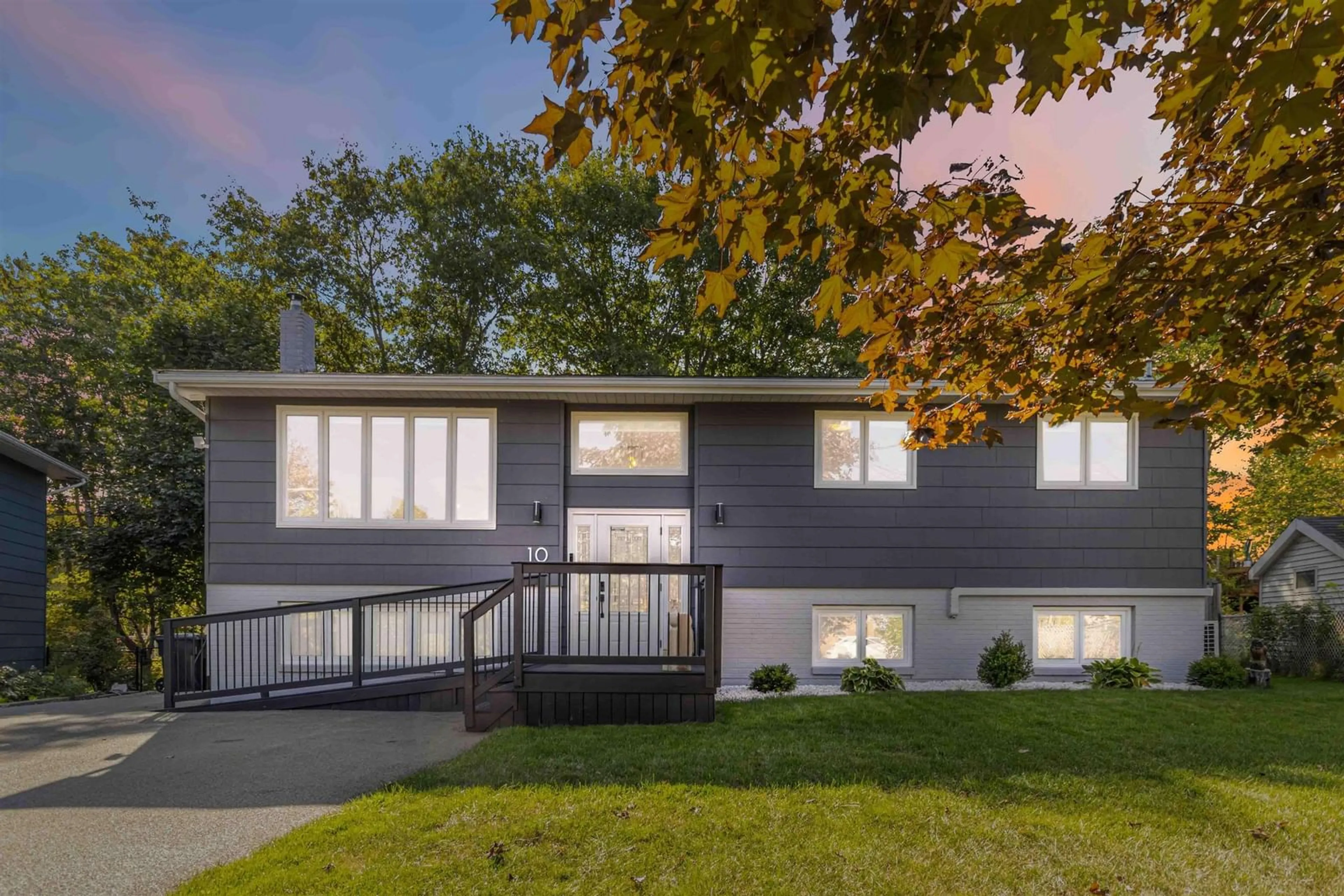 Home with vinyl exterior material, unknown for 10 Rosewood Crt, Bedford Nova Scotia B2V 2V6
