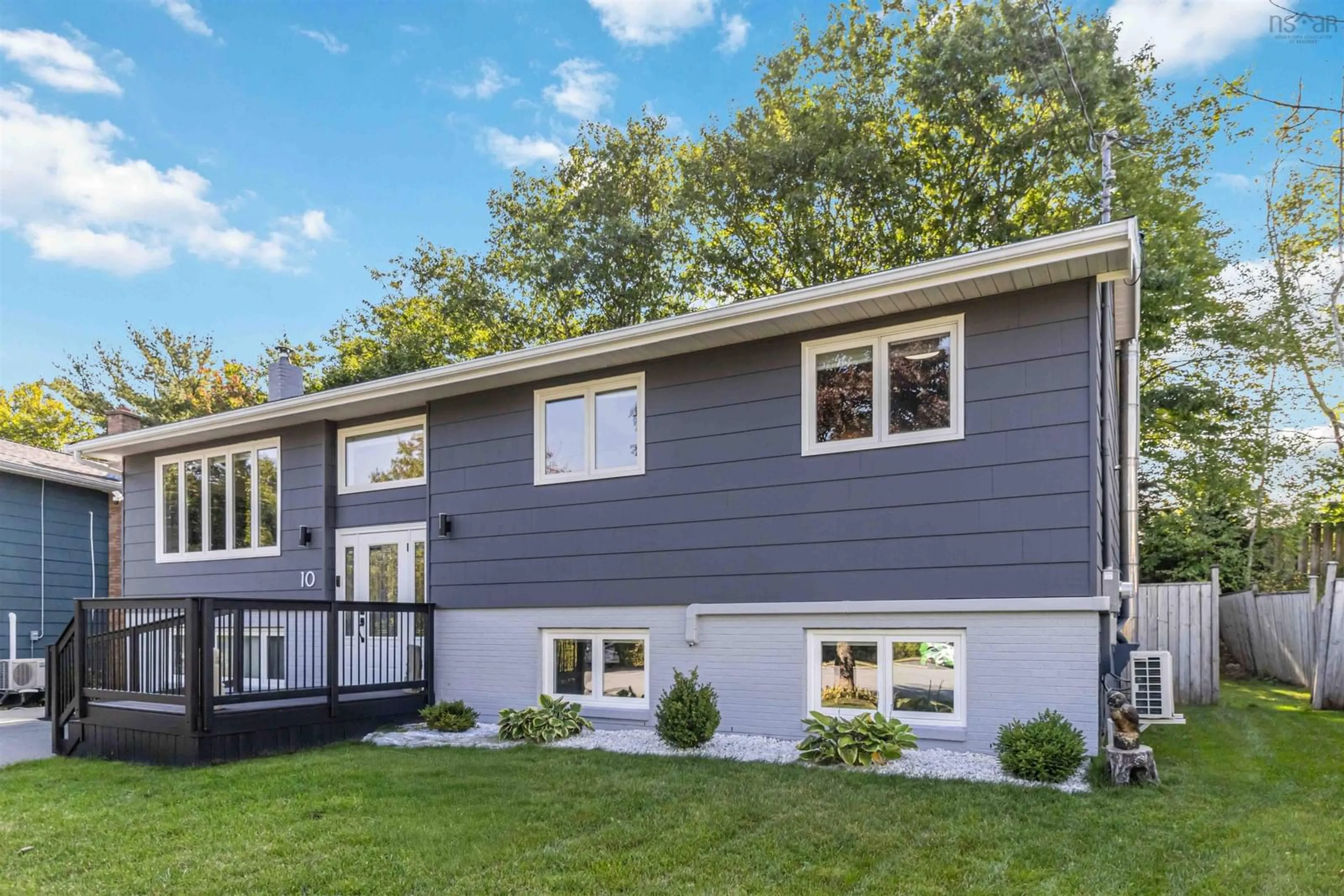 Home with vinyl exterior material, unknown for 10 Rosewood Crt, Bedford Nova Scotia B2V 2V6