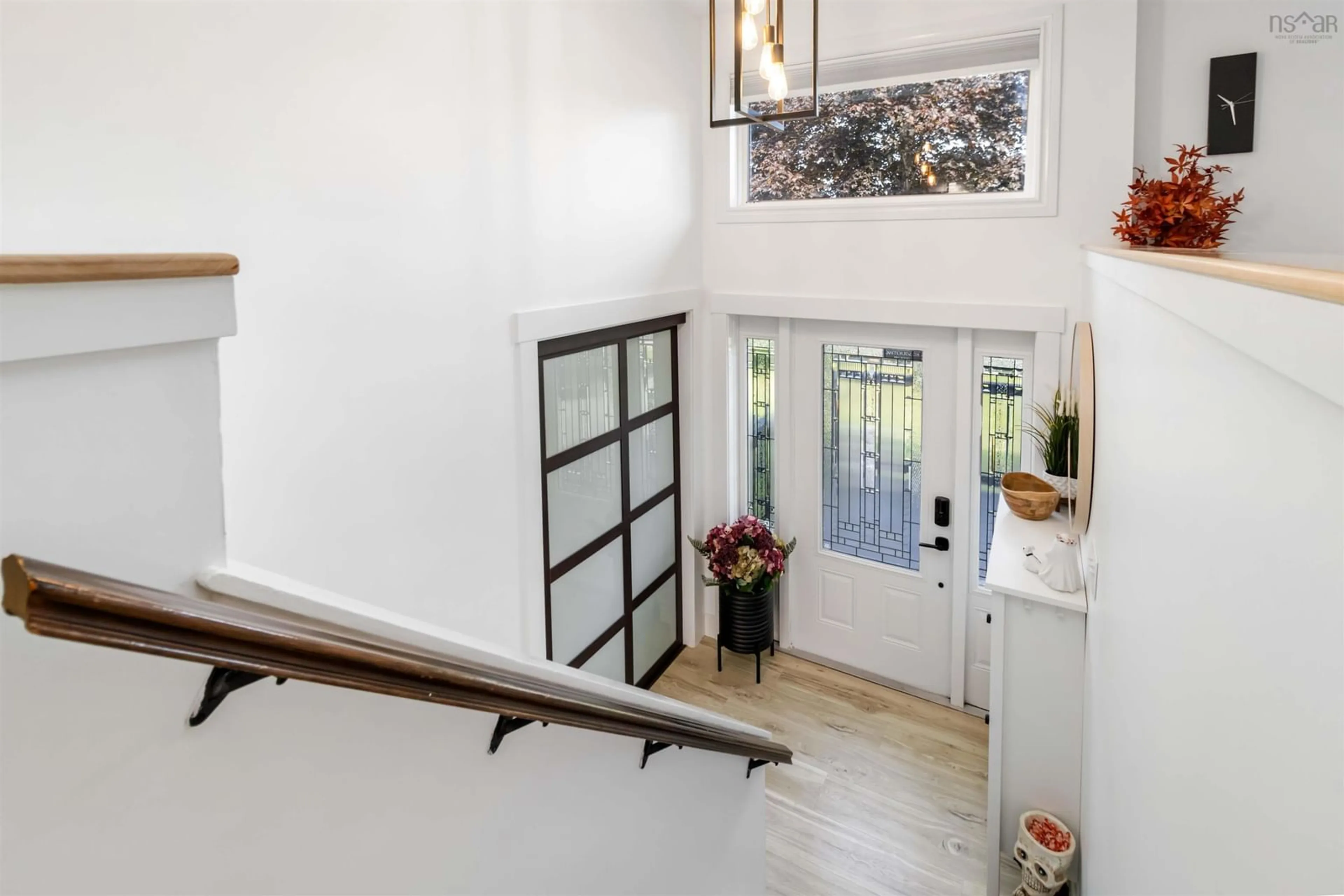 Indoor entryway for 10 Rosewood Crt, Bedford Nova Scotia B2V 2V6