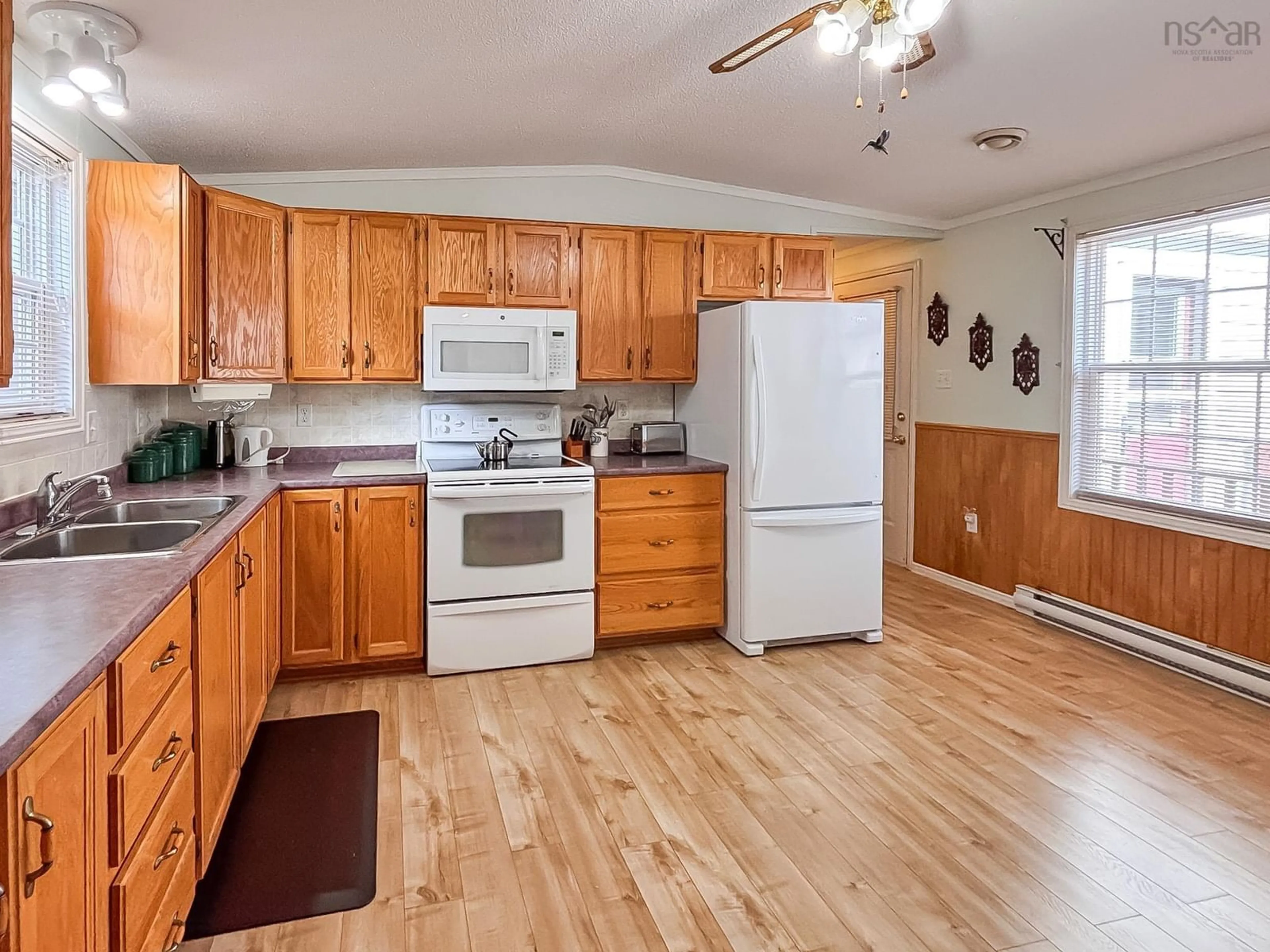 Standard kitchen, wood/laminate floor for 263 Seasons Dr, Bridgewater Nova Scotia B4V 3W1