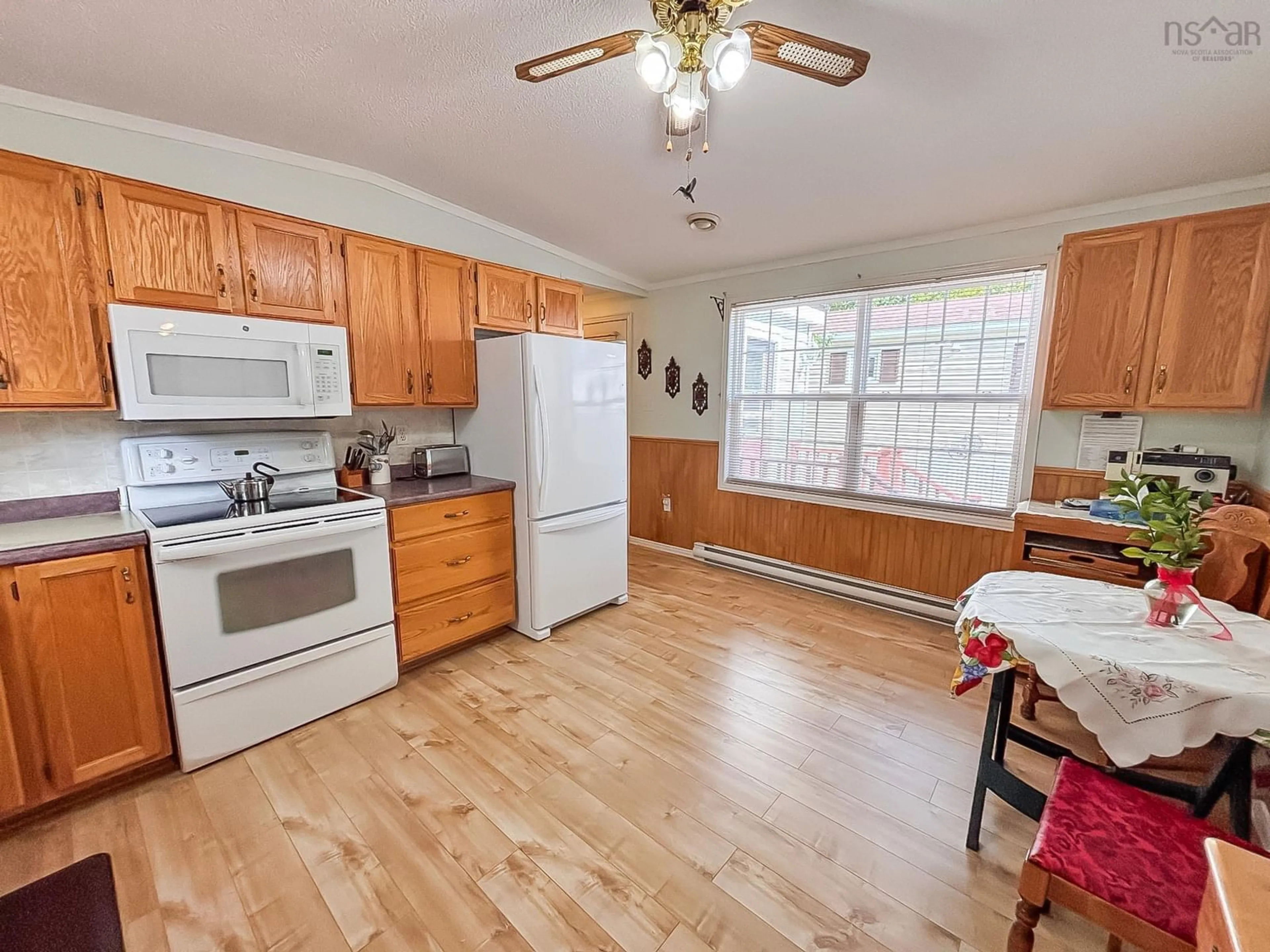 Standard kitchen, wood/laminate floor for 263 Seasons Dr, Bridgewater Nova Scotia B4V 3W1
