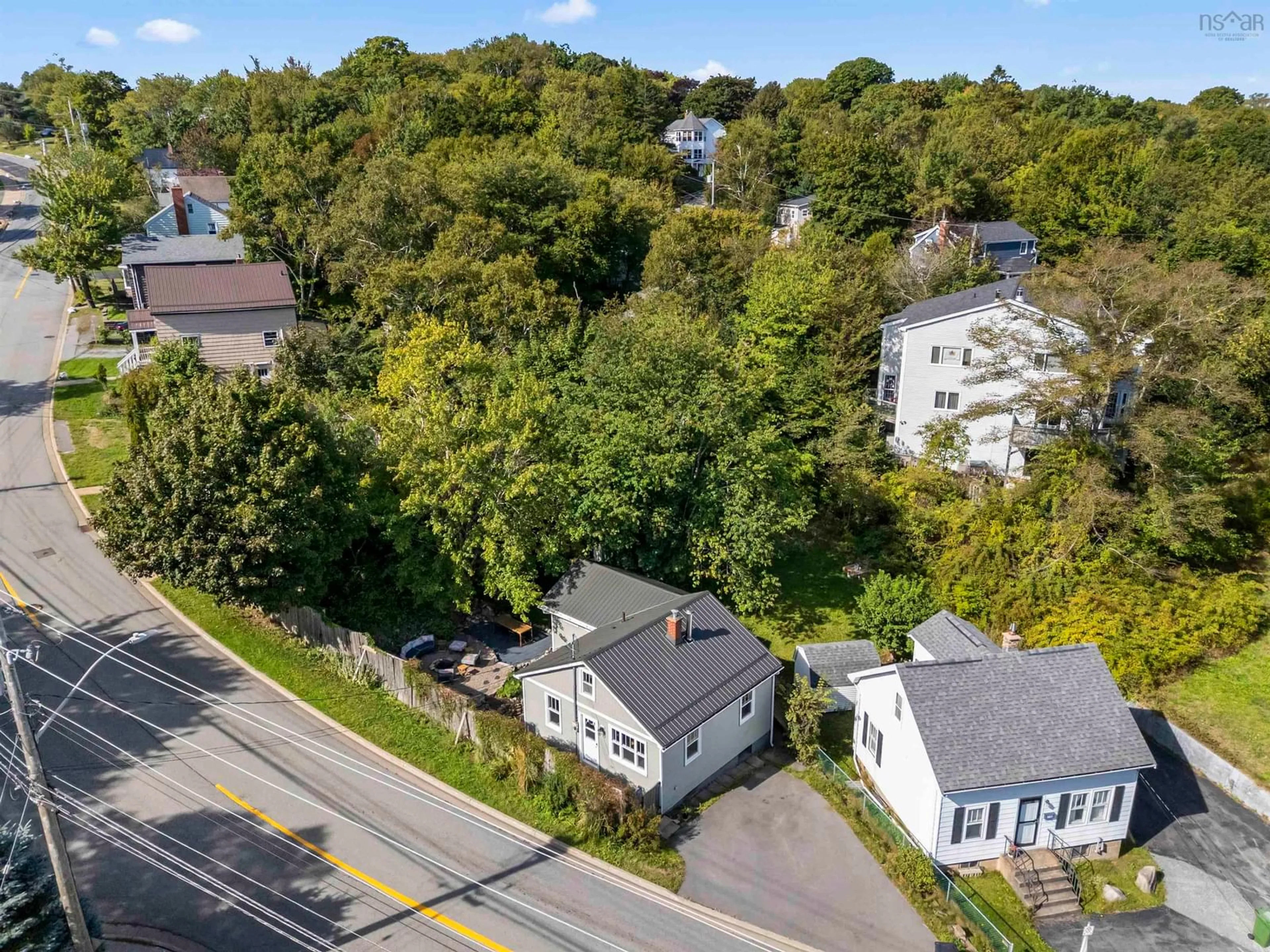 A pic from outside/outdoor area/front of a property/back of a property/a pic from drone, street for 117 Osborne St, Halifax Nova Scotia B3N 3H5
