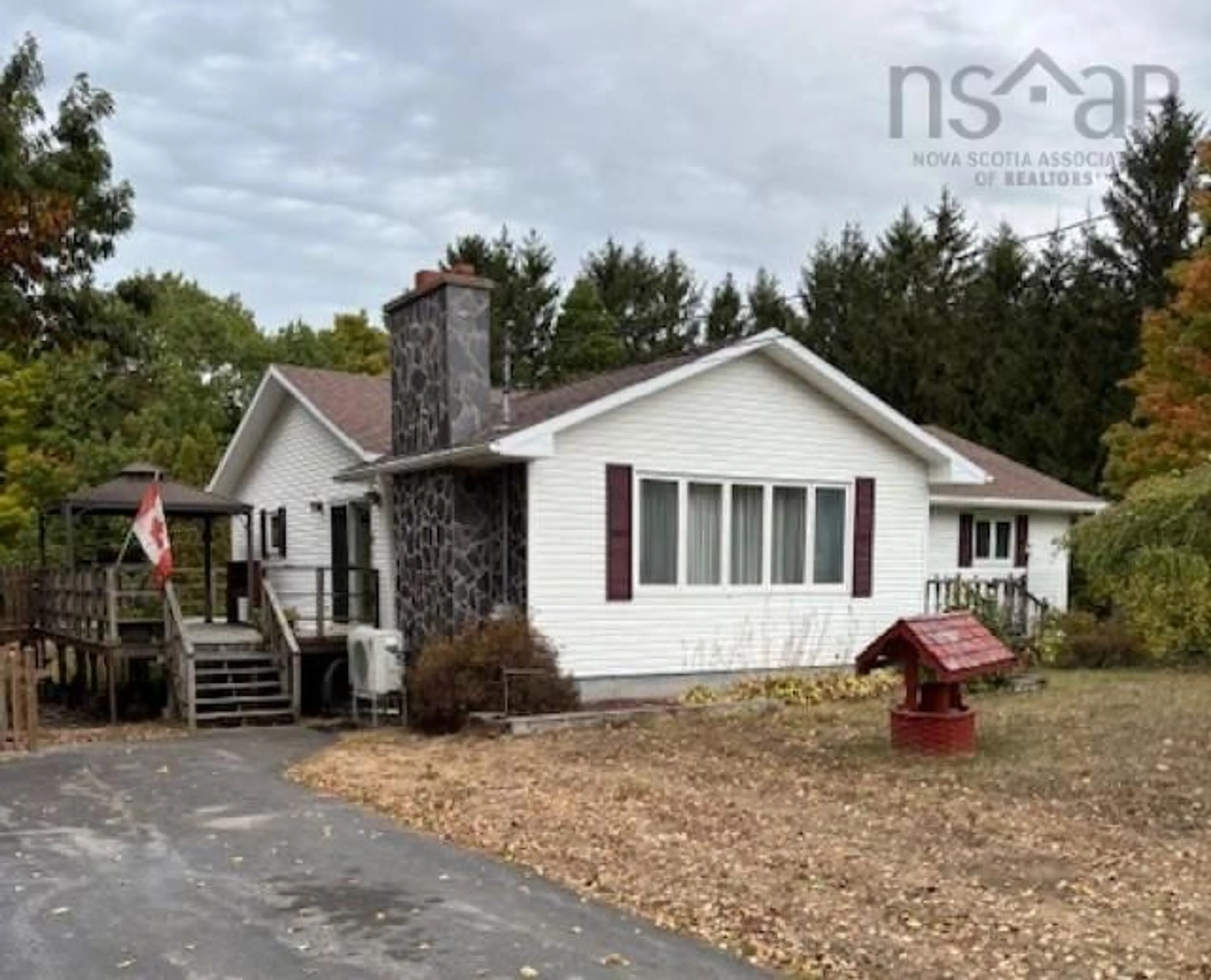 Home with vinyl exterior material, unknown for 967 Maple St, Waterville Nova Scotia B0P 1V0