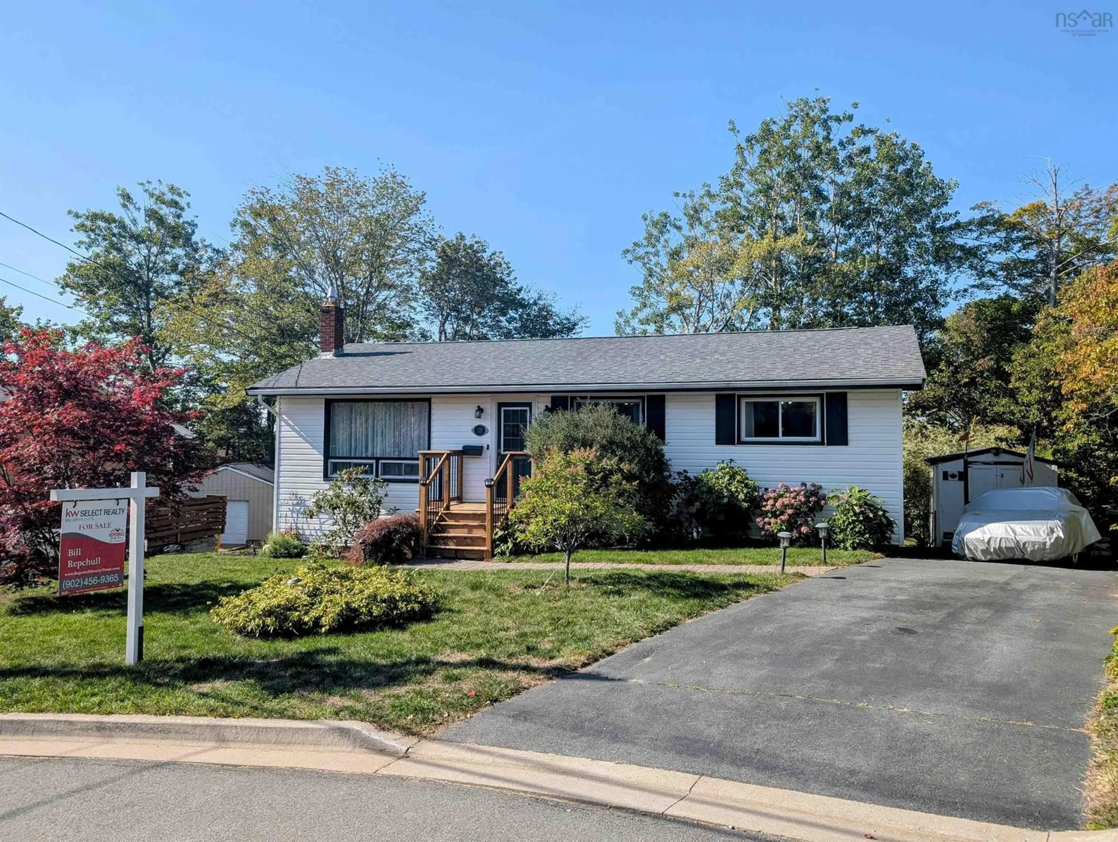 Home with vinyl exterior material, street for 129 Quaker Cres, Lower Sackville Nova Scotia B4C 2Z2